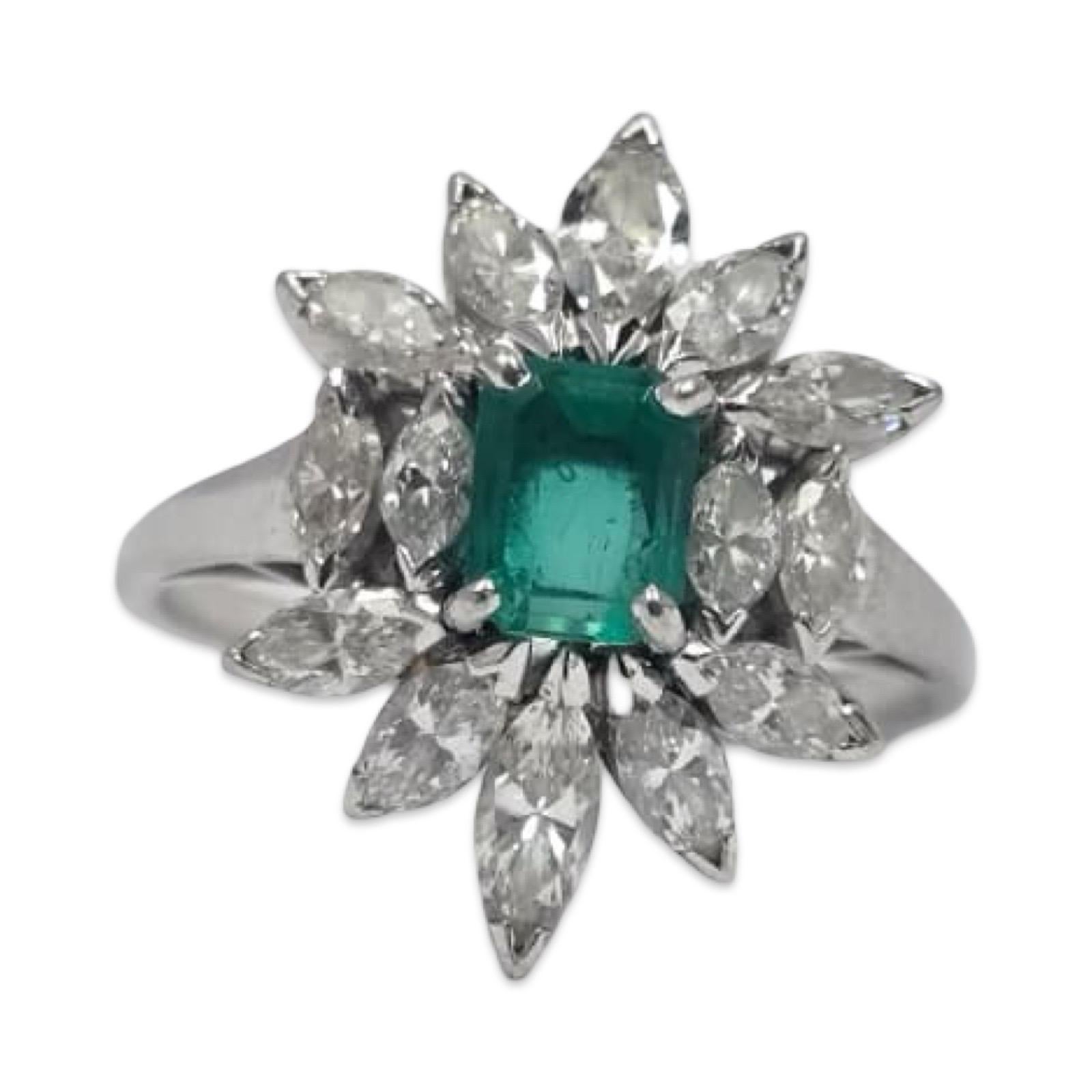 Platin 3,64 TCW Smaragd und Marquise Diamant Cluster Ring (Smaragdschliff) im Angebot