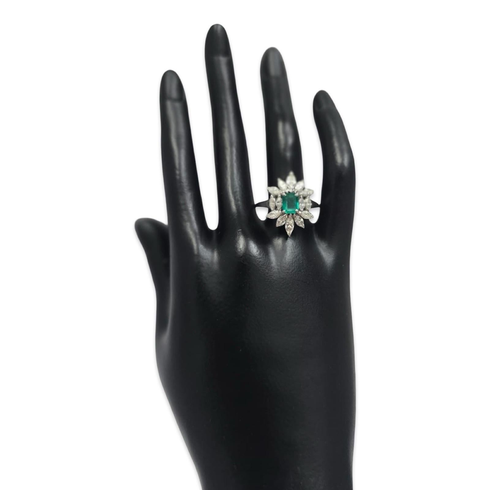 Platin 3,64 TCW Smaragd und Marquise Diamant Cluster Ring Damen im Angebot