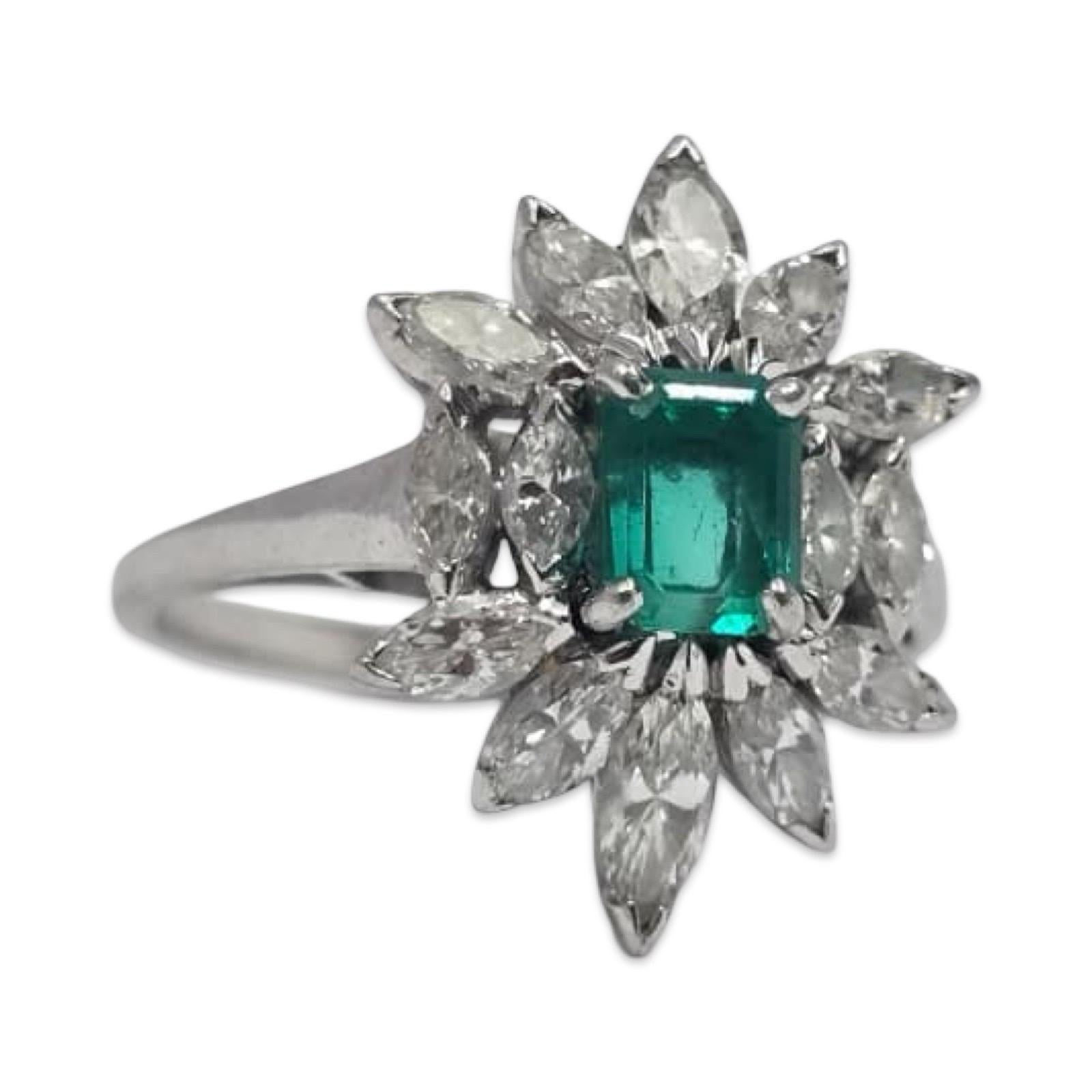 Platin 3,64 TCW Smaragd und Marquise Diamant Cluster Ring im Angebot 1