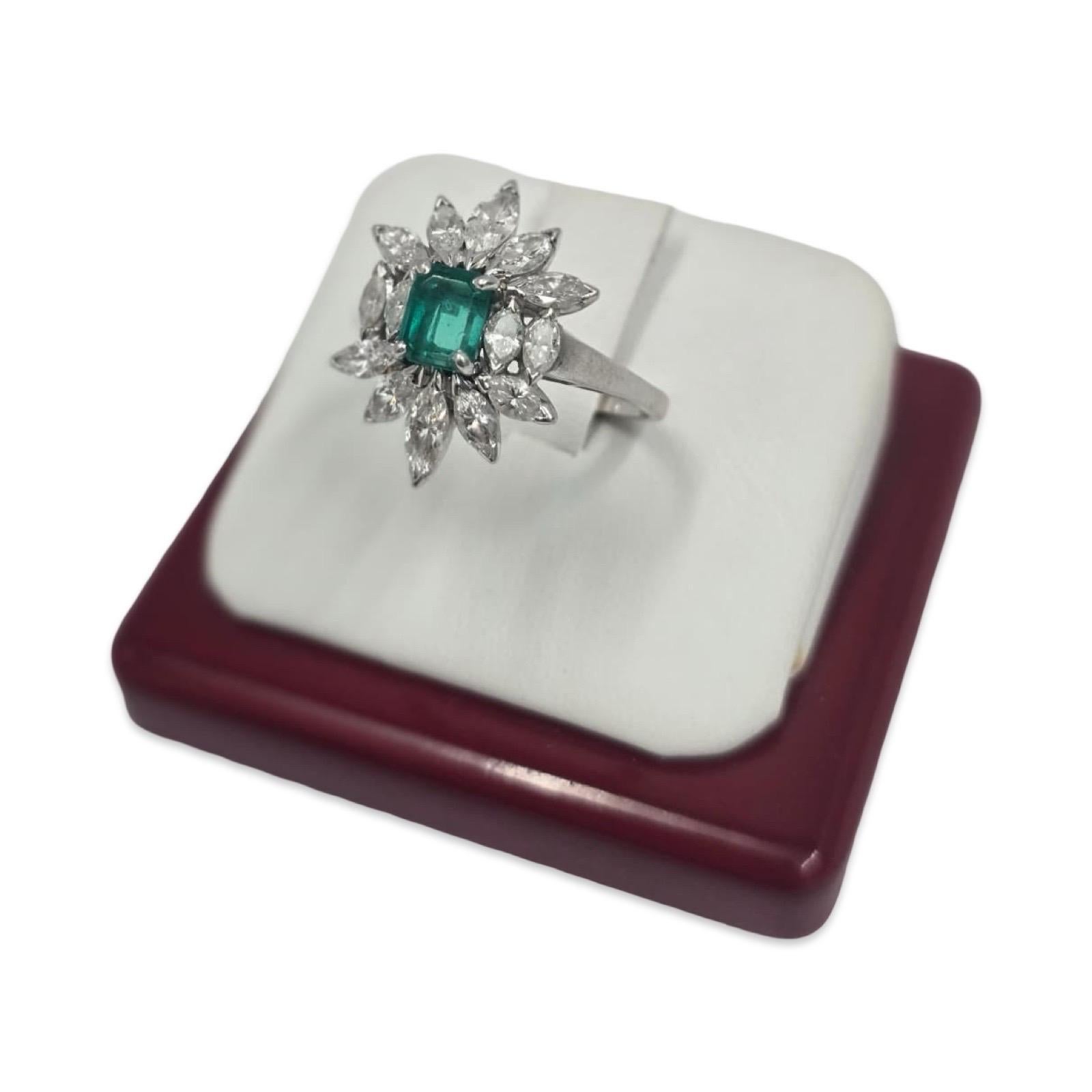 Platin 3,64 TCW Smaragd und Marquise Diamant Cluster Ring im Angebot 4