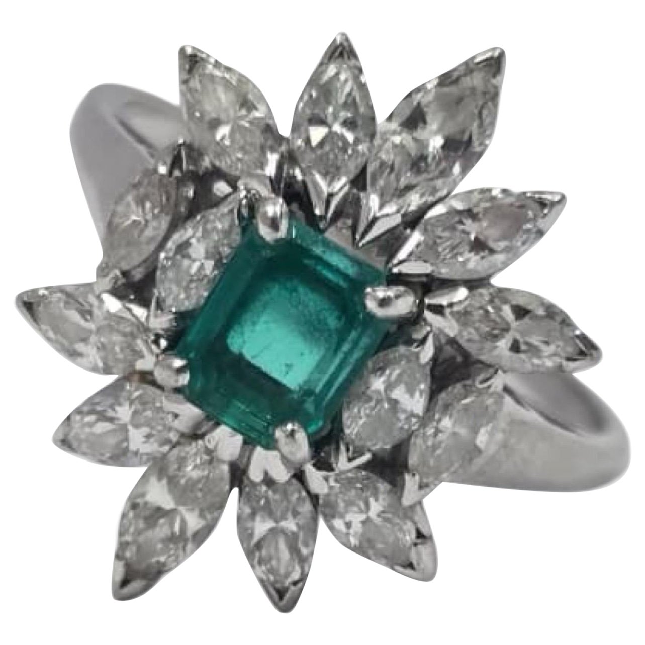 Anello con smeraldo e diamante marquise in platino da 3,64 TCW