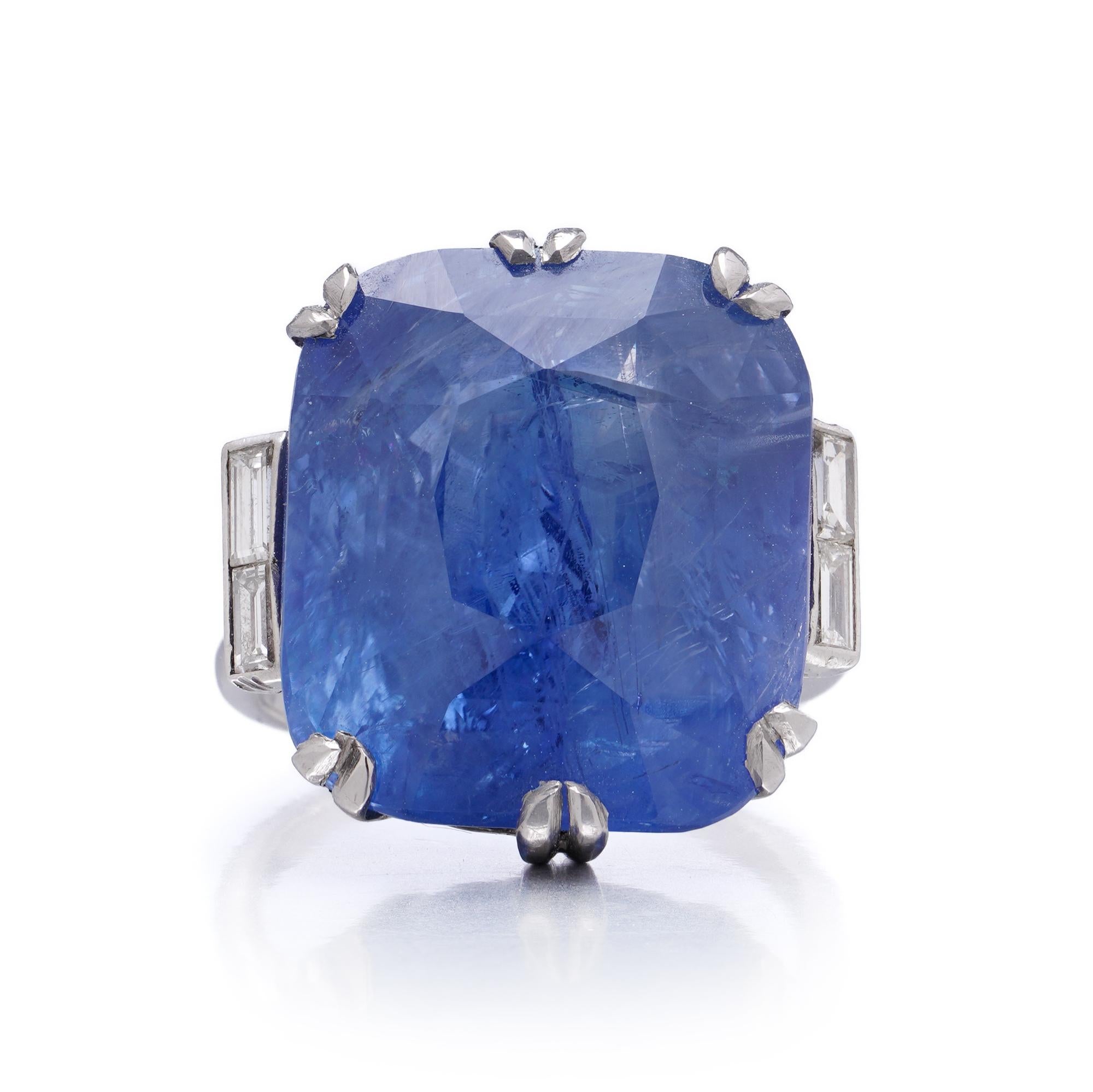 Platin 36,83 ct. Unerhitzter Burma-Saphir und Diamant-Cocktailring (Brillantschliff) im Angebot