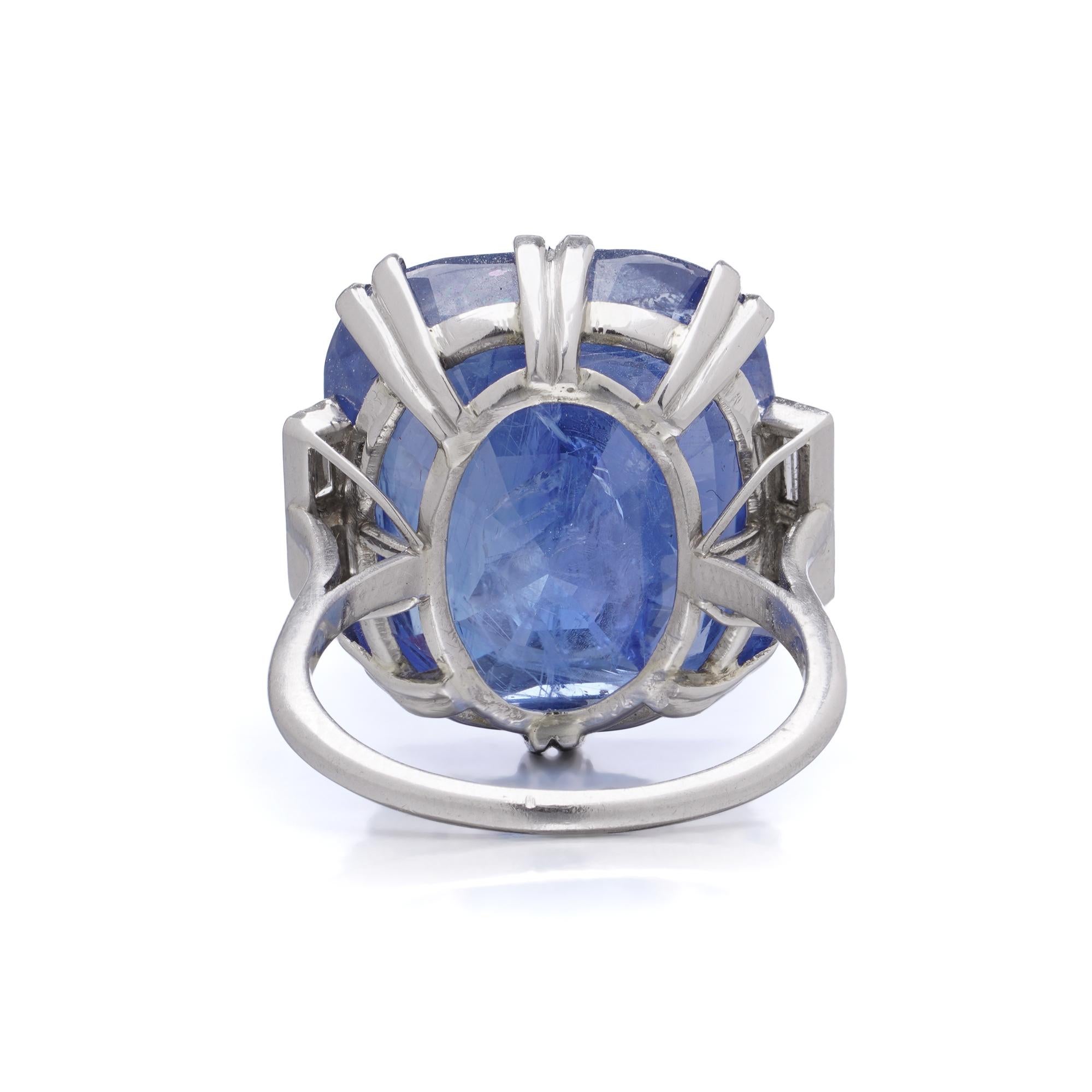 Platin 36,83 ct. Unerhitzter Burma-Saphir und Diamant-Cocktailring Damen im Angebot