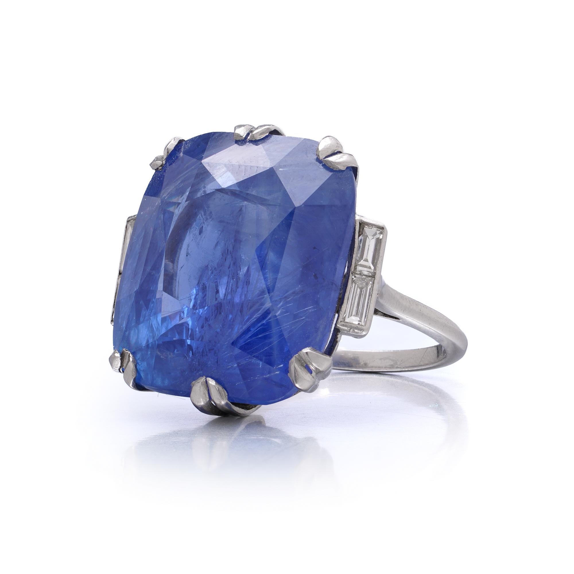 Platin 36,83 ct. Unerhitzter Burma-Saphir und Diamant-Cocktailring im Angebot 1