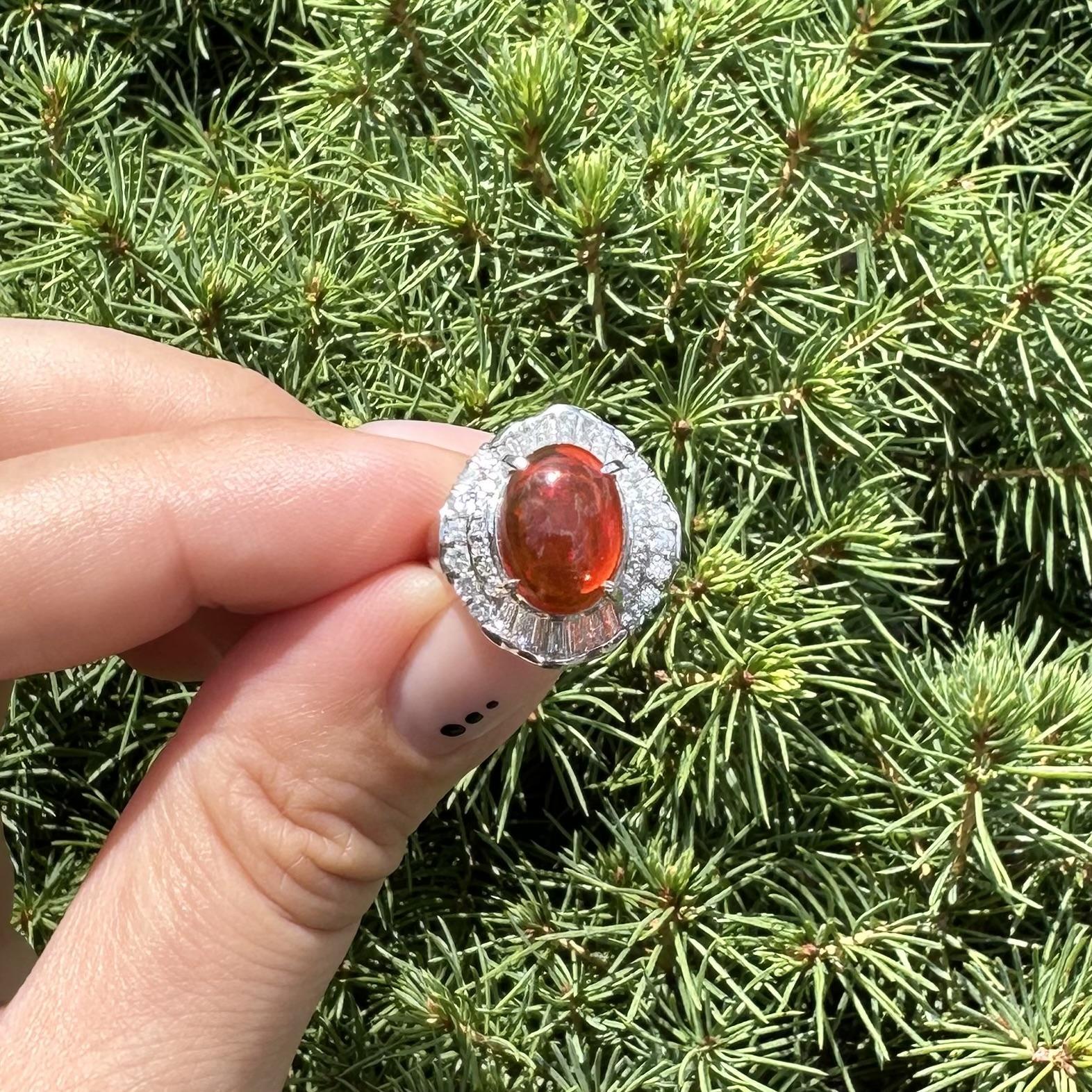 Anello in platino con doppio alone di diamanti e opale arancione di fuoco di alta qualità da 3,68 carati in vendita 6