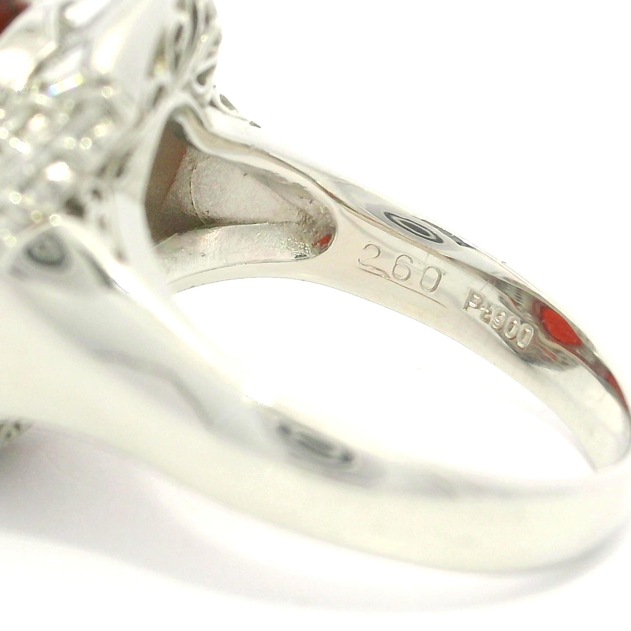 Cabochon Anello in platino con doppio alone di diamanti e opale arancione di fuoco di alta qualità da 3,68 carati in vendita