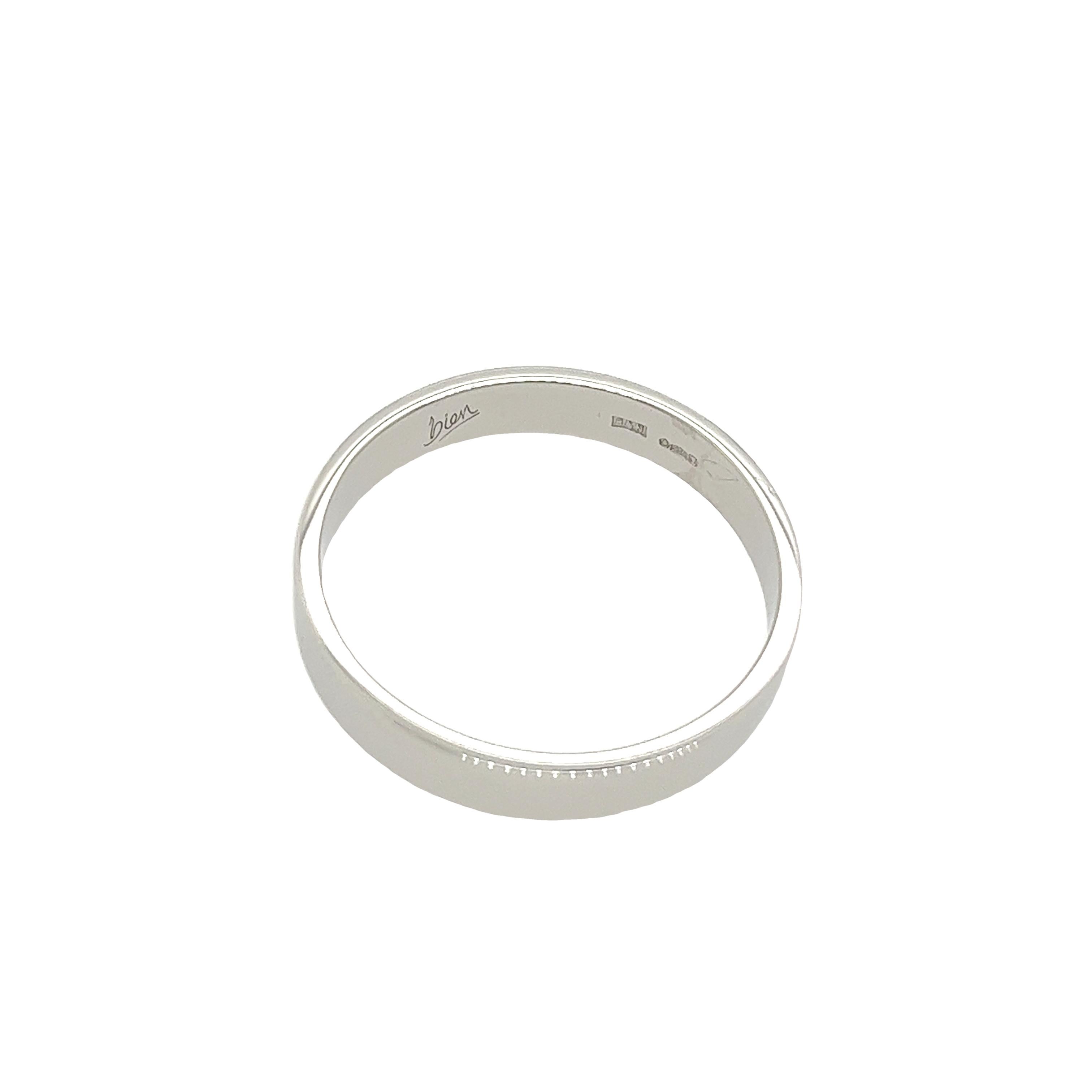 Men's Platinum 3.85mm wide Gents Wedding Ring, 5.8g For Sale