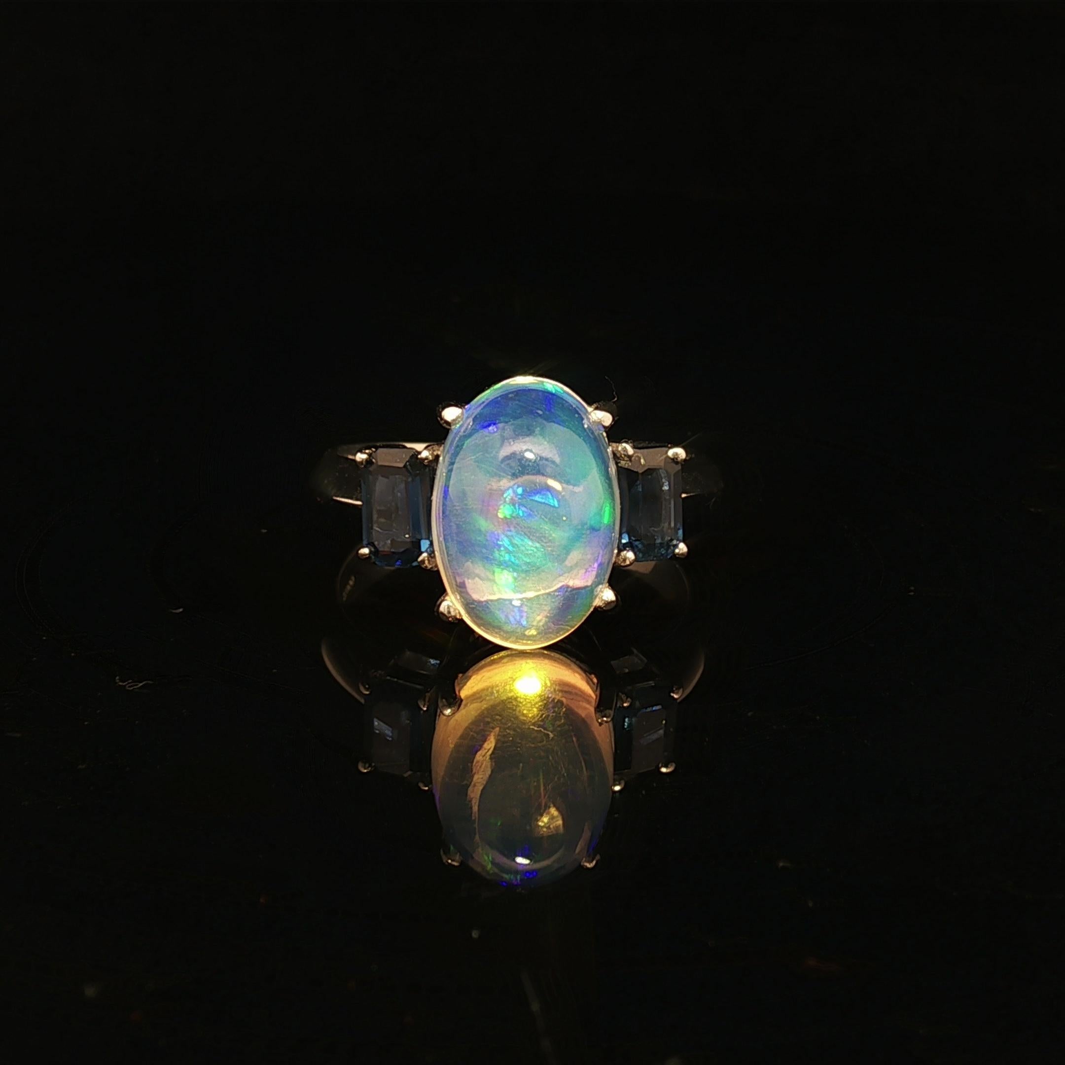 Bague en platine 3.89ctw Oval Cabochon Jelly Opal & Blue Emerald Cut Sapphire Sides en vente 5