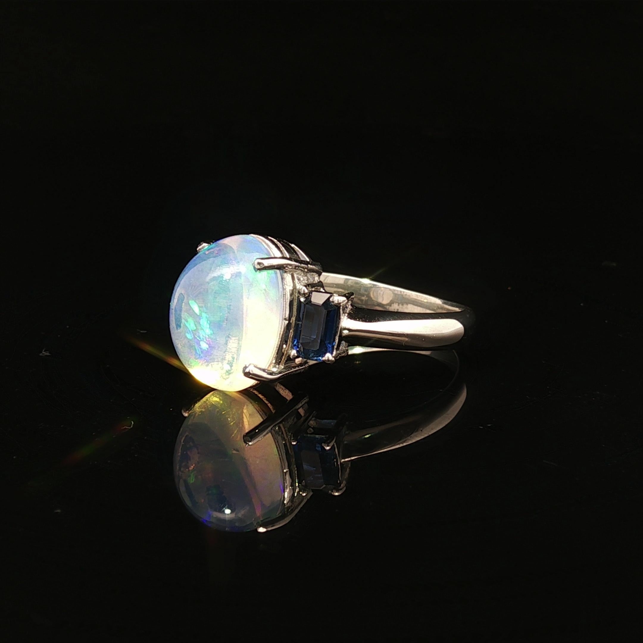 Bague en platine 3.89ctw Oval Cabochon Jelly Opal & Blue Emerald Cut Sapphire Sides en vente 7