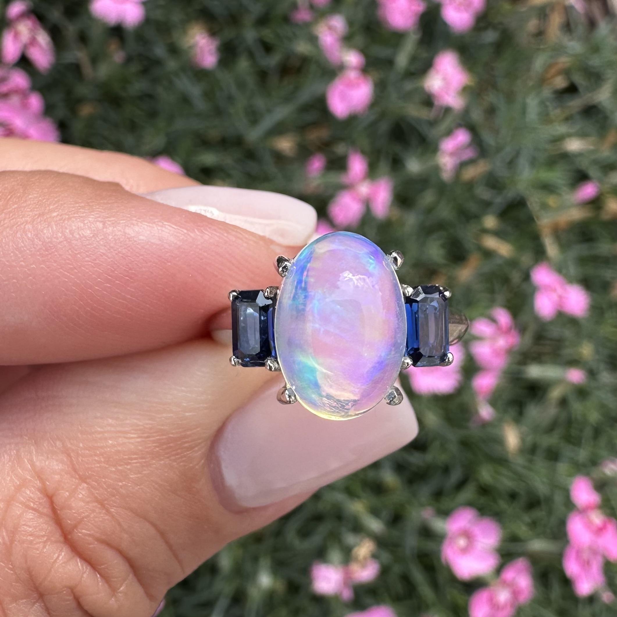Bague en platine 3.89ctw Oval Cabochon Jelly Opal & Blue Emerald Cut Sapphire Sides en vente 8