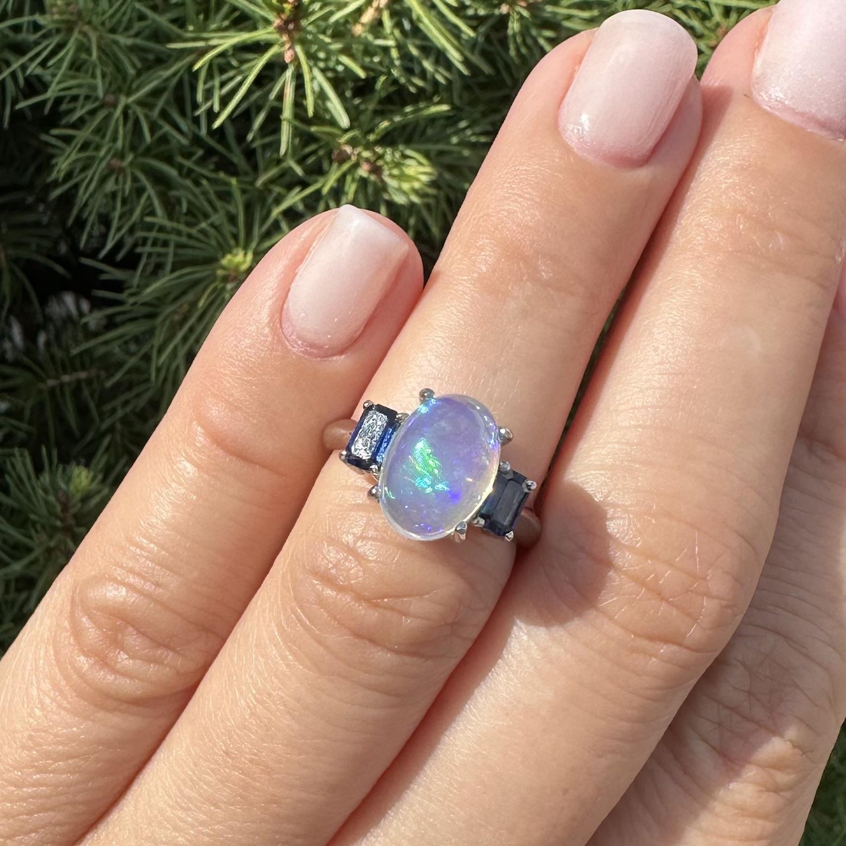 Bague en platine 3.89ctw Oval Cabochon Jelly Opal & Blue Emerald Cut Sapphire Sides en vente 11