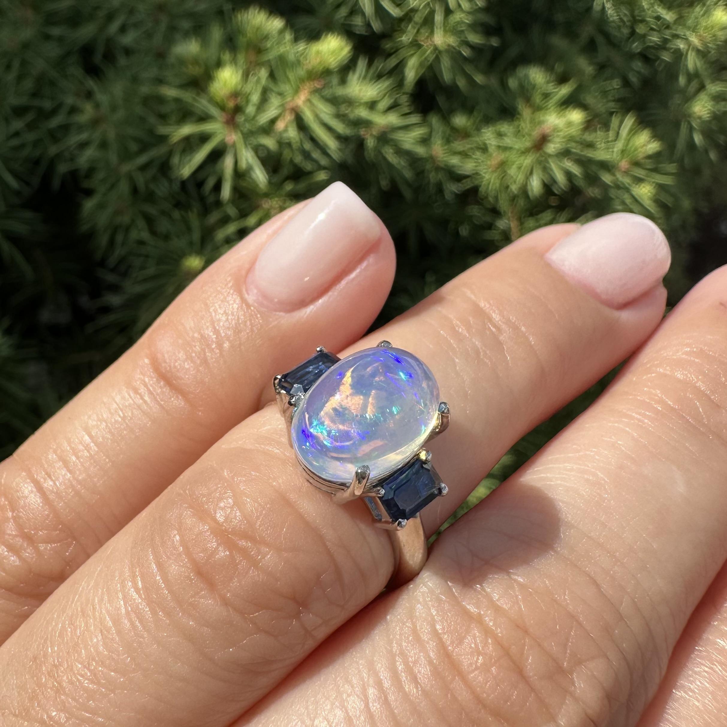 Bague en platine 3.89ctw Oval Cabochon Jelly Opal & Blue Emerald Cut Sapphire Sides en vente 12