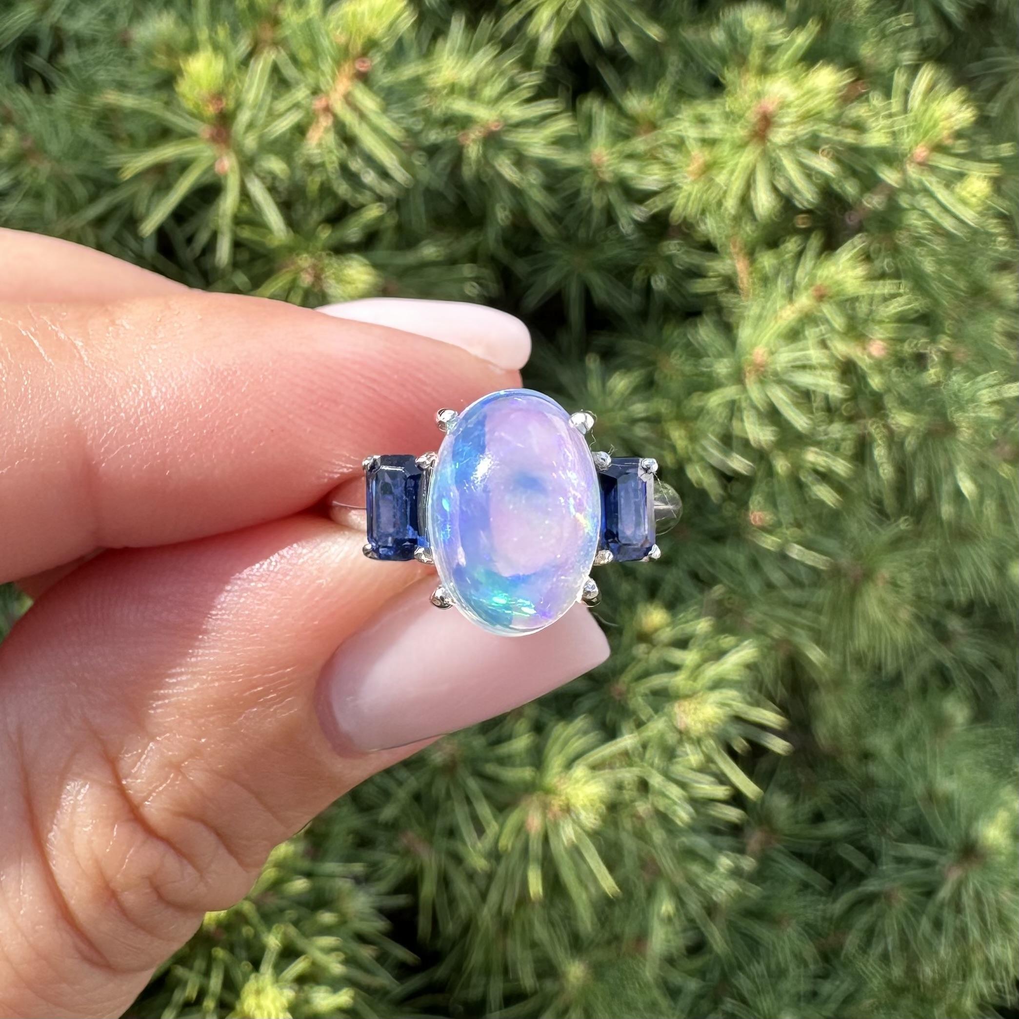 Bague en platine 3.89ctw Oval Cabochon Jelly Opal & Blue Emerald Cut Sapphire Sides en vente 13