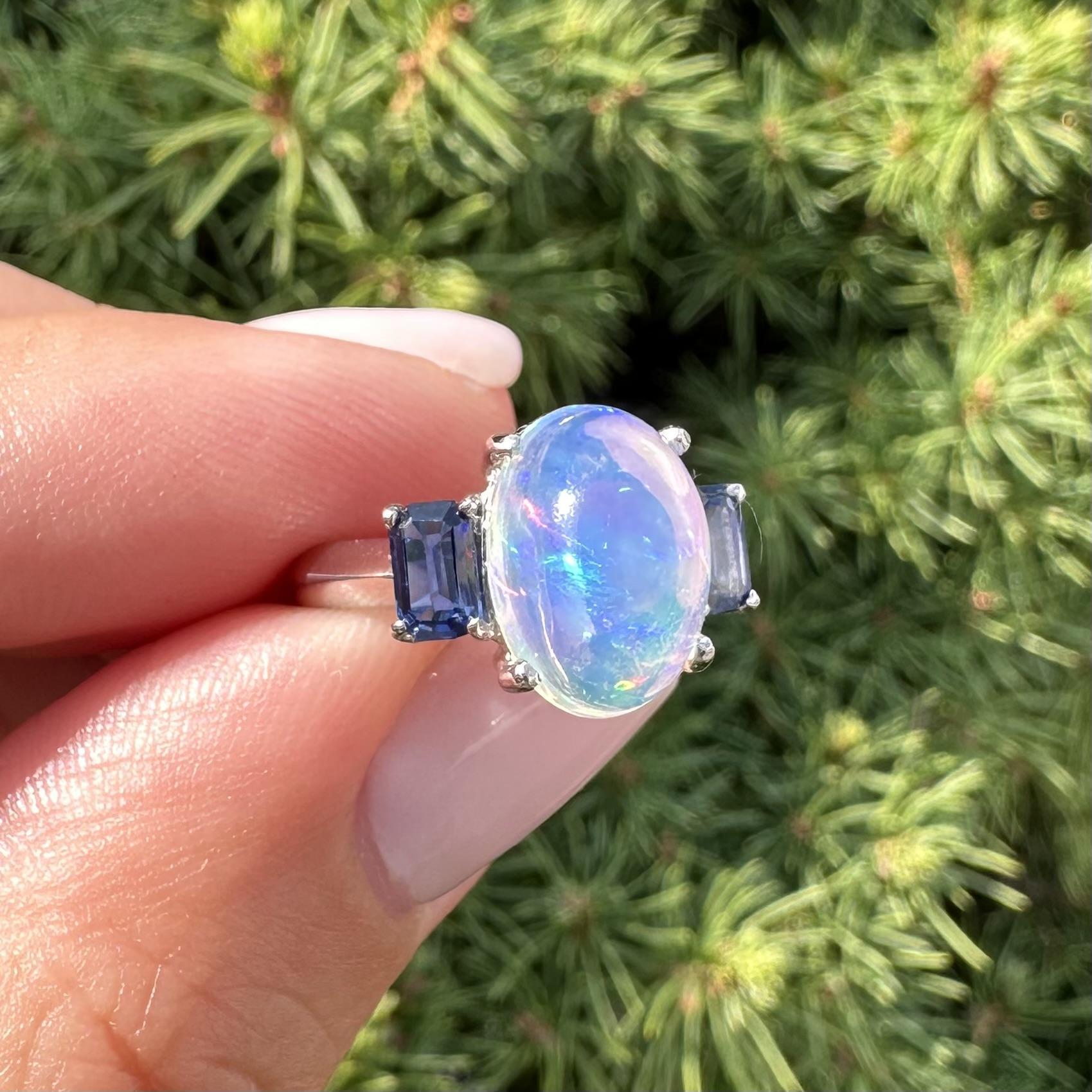 Bague en platine 3.89ctw Oval Cabochon Jelly Opal & Blue Emerald Cut Sapphire Sides en vente 14