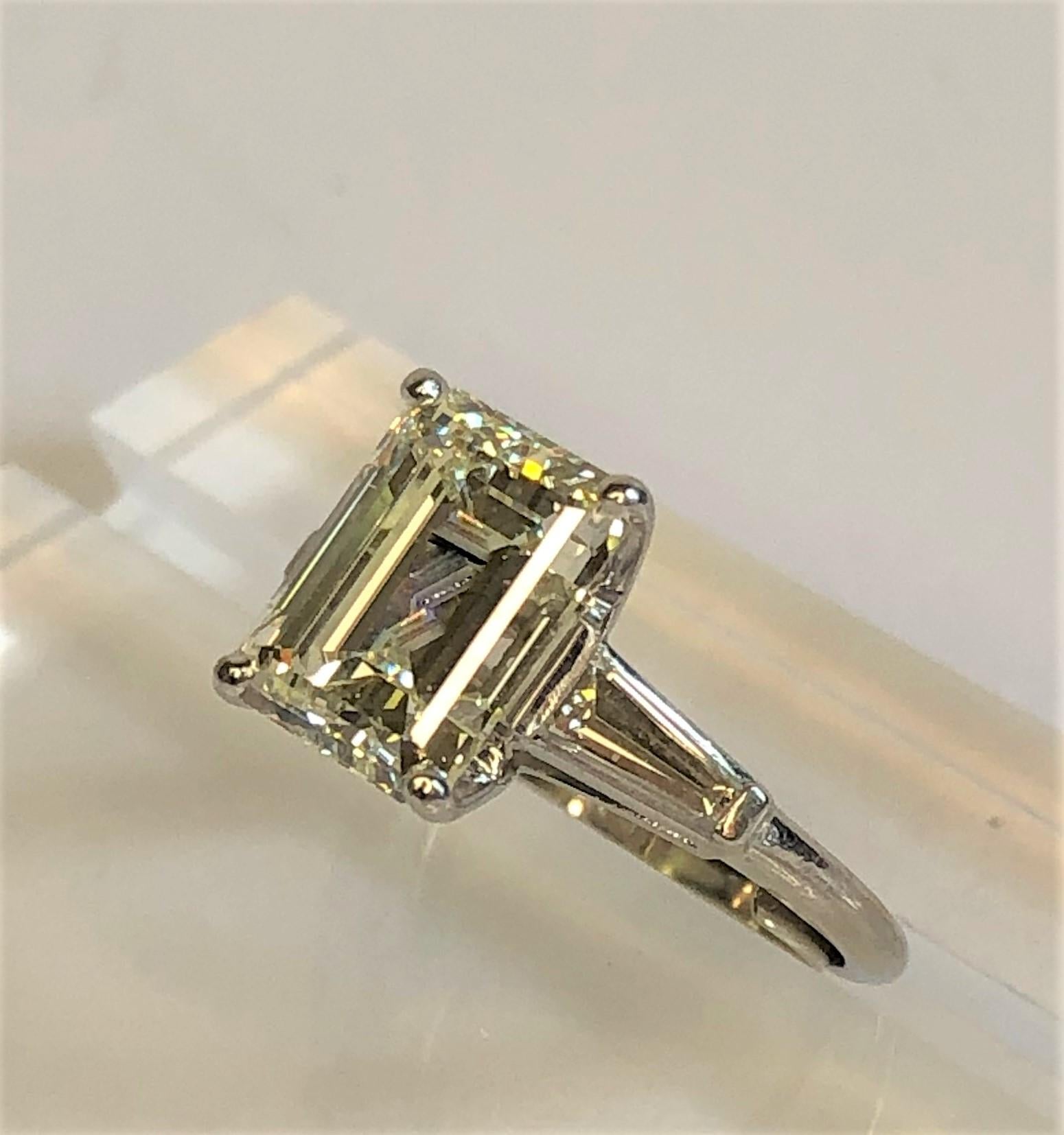 Bague en platine 3.46tdw Emerald Cut GIA Diamond Ring Excellent état - En vente à Cincinnati, OH