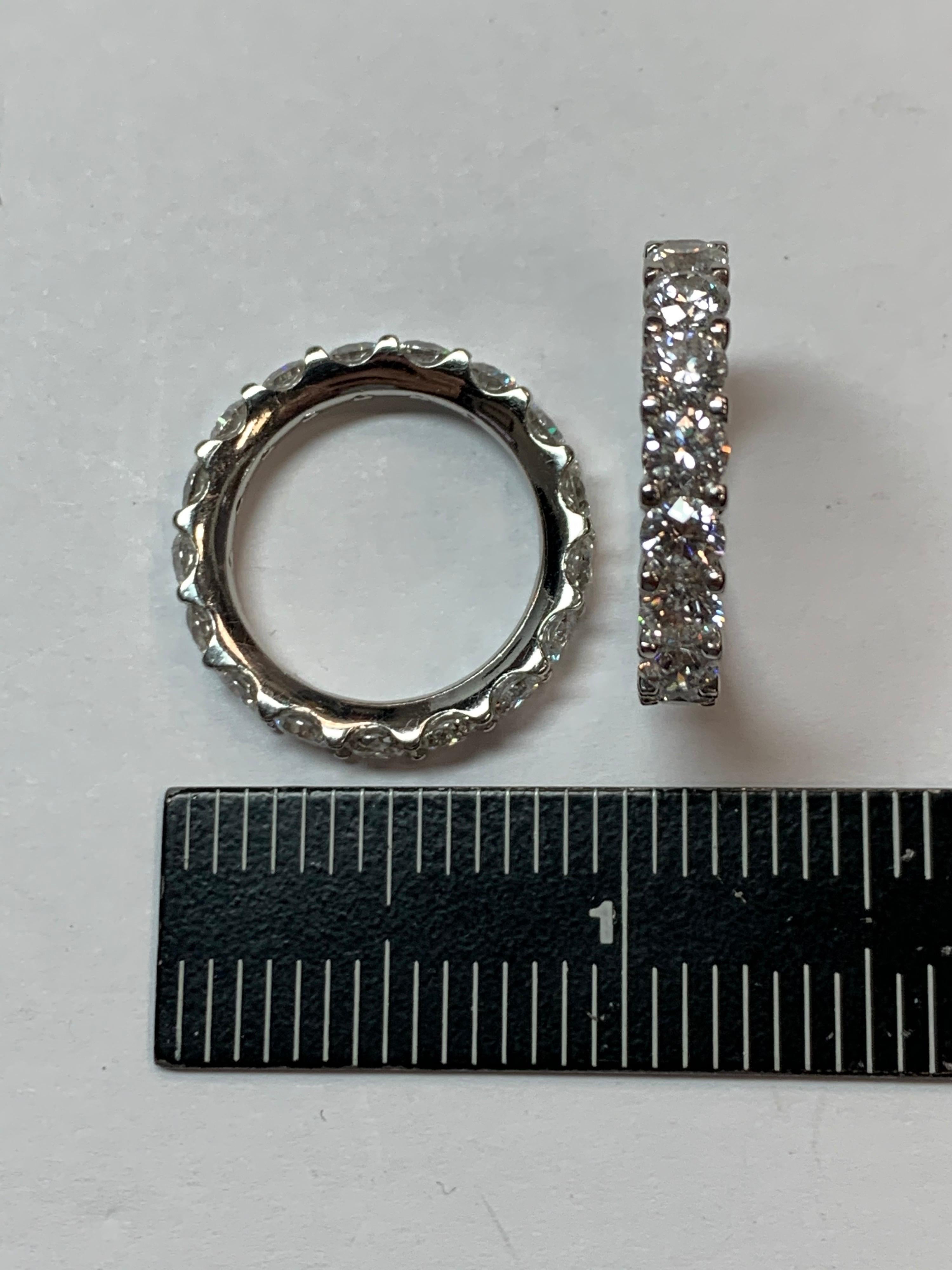 Verlobungsring aus Platin, 4 Karat runder Brillant, natürlicher VS-Diamant (Rundschliff) im Angebot