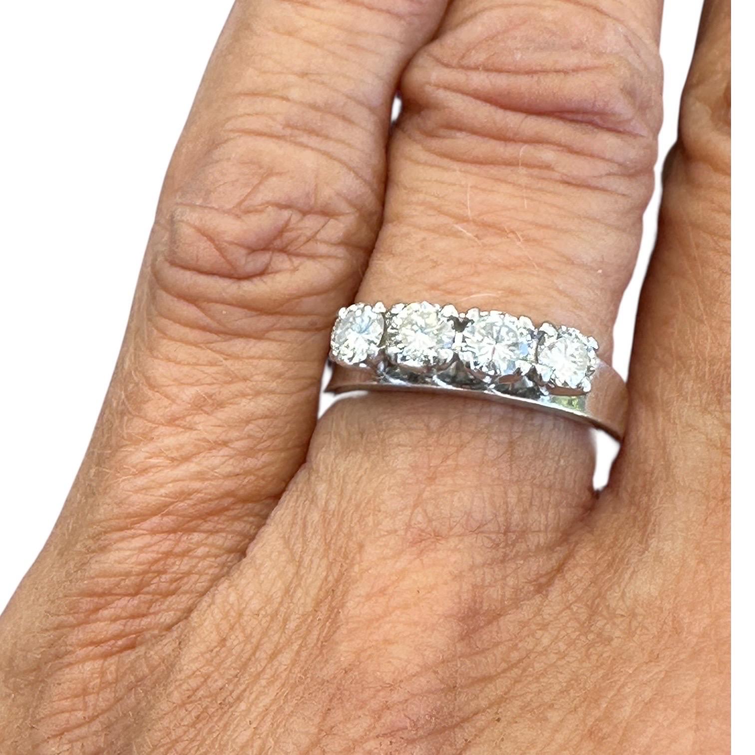 da uomo o donna Fascia in platino con 4 pietre e 1,00 carati di diamante, misura 6,5 in vendita
