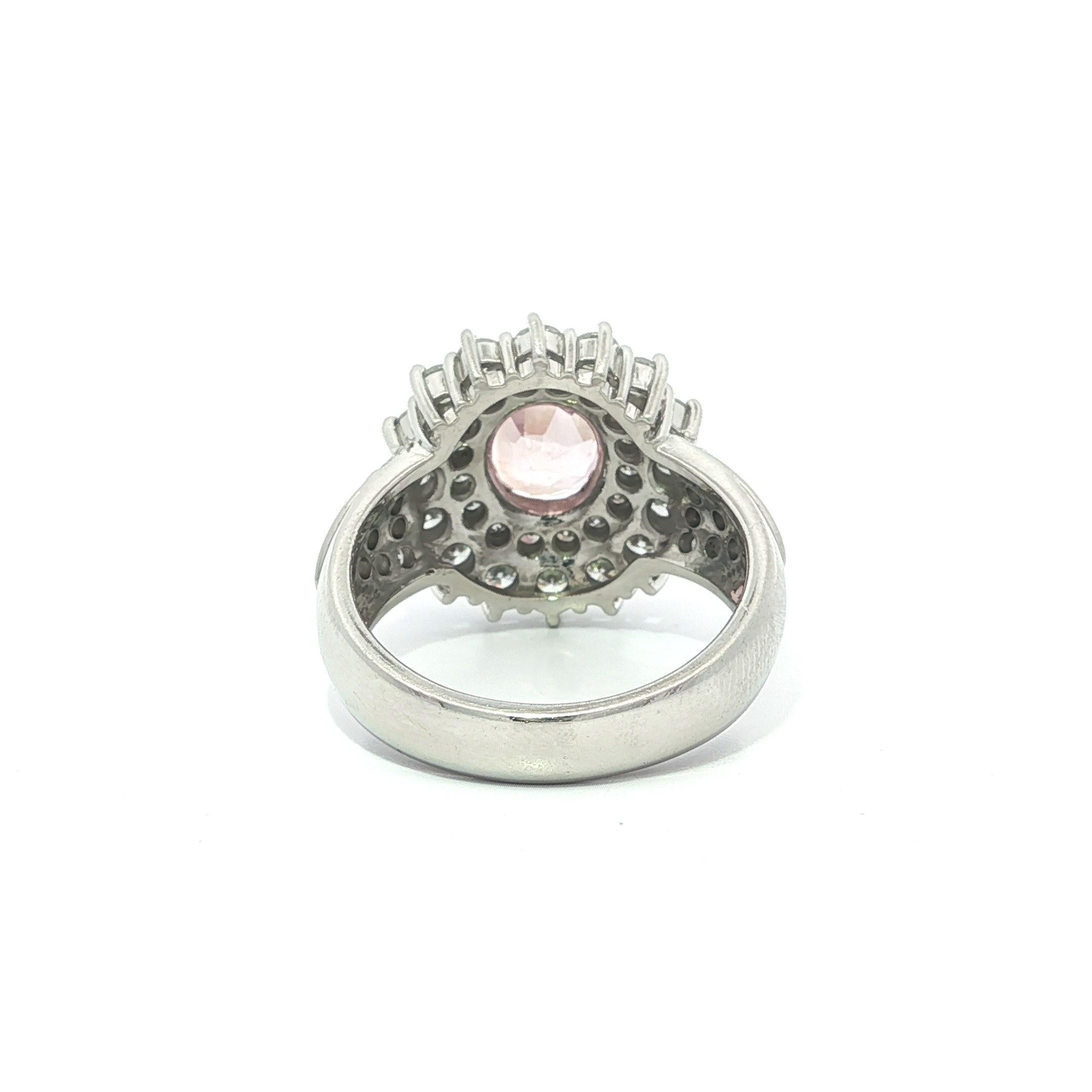 Taglio brillante Anello in platino con zaffiro Padparadscha di Ceylon e diamanti 4,01ct GIA No Heat in vendita