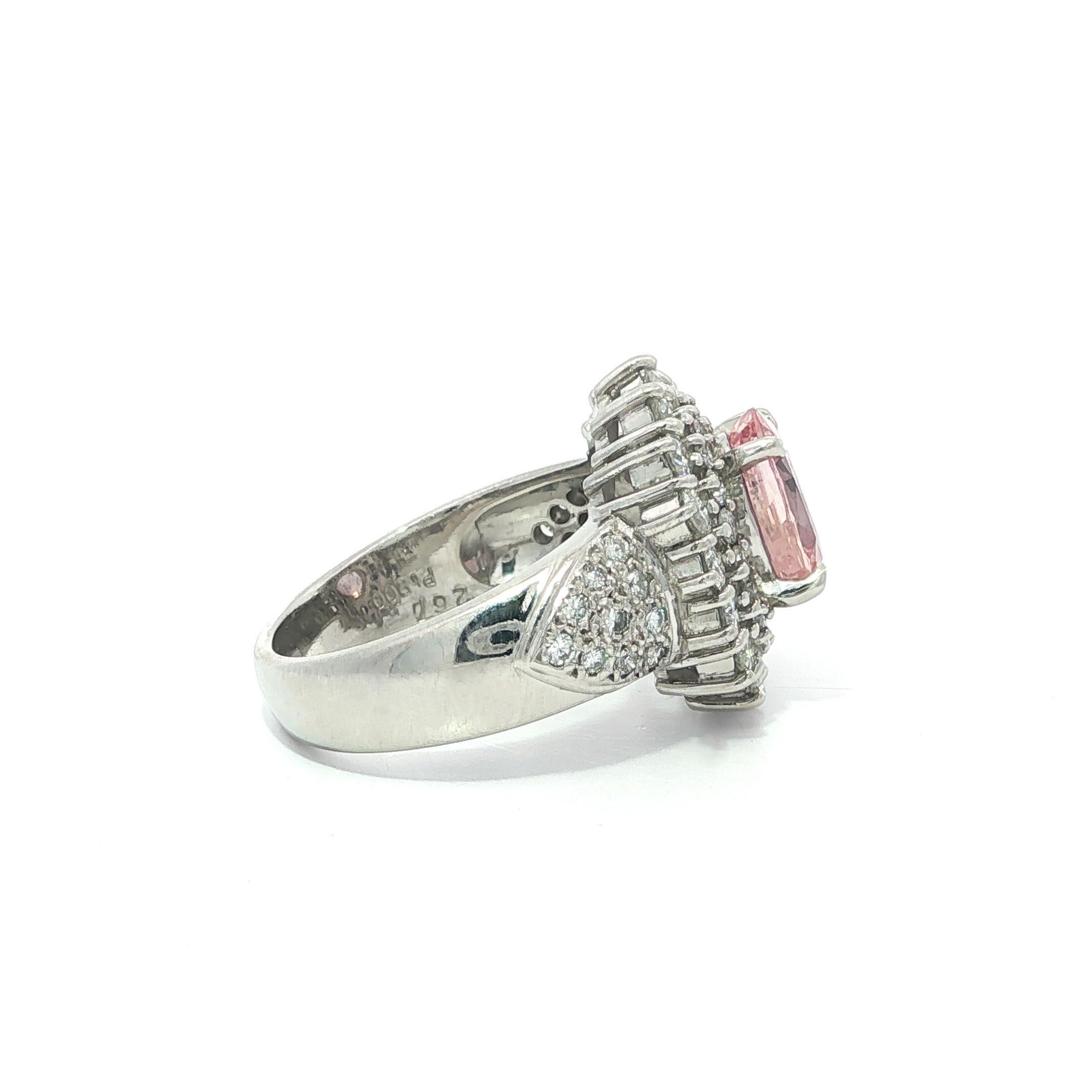 Anello in platino con zaffiro Padparadscha di Ceylon e diamanti 4,01ct GIA No Heat In condizioni ottime in vendita a Montclair, NJ