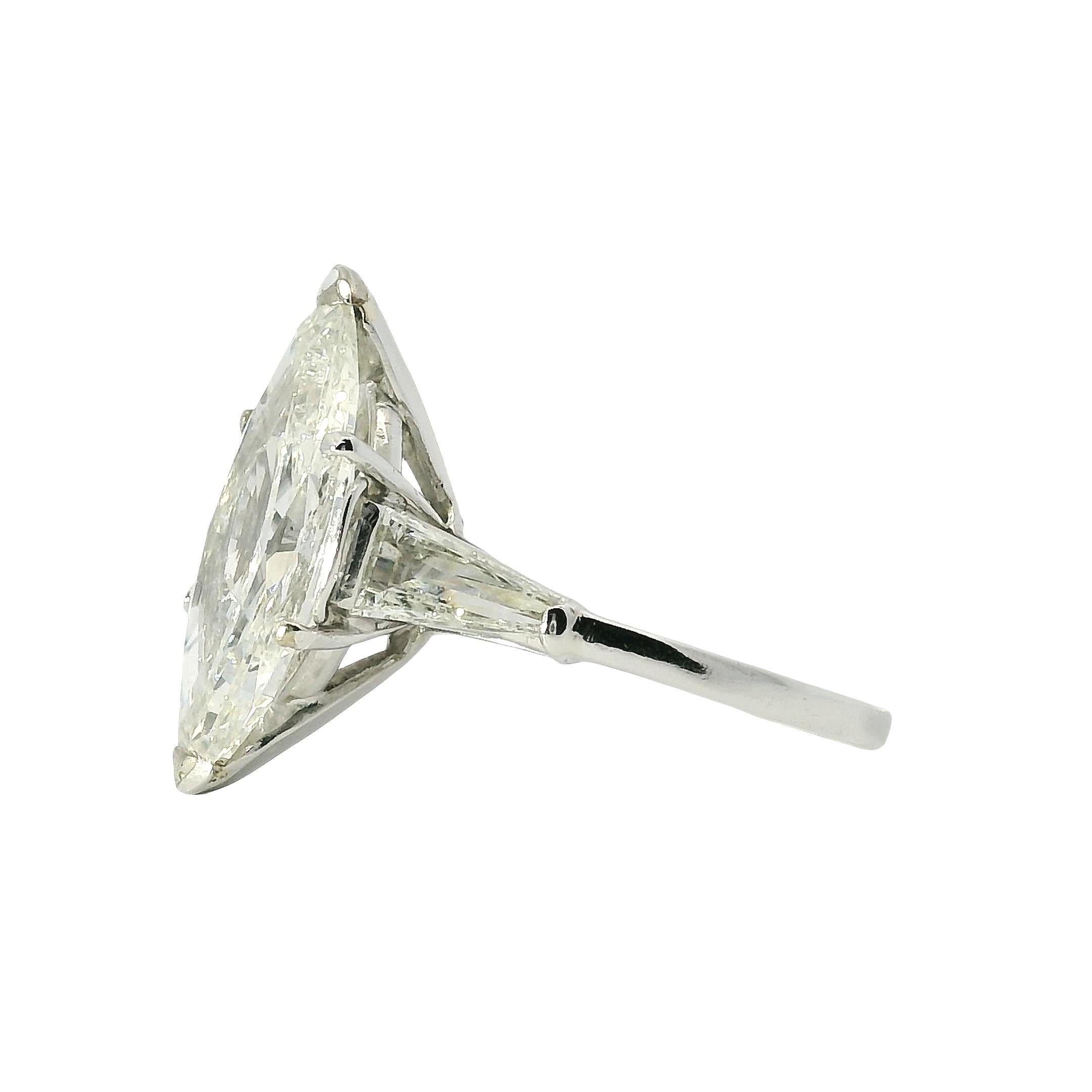 Platin 4.03ct Natürlicher Marquise Schliff Diamant Verlobungsring

Dieser schöne Marquise Diamant Verlobungsring ist in ausgezeichnetem Zustand und ist bereit zu versenden!

MATERIAL: Platin
Hauptdiamanten Details: Dieser Ring enthält einen