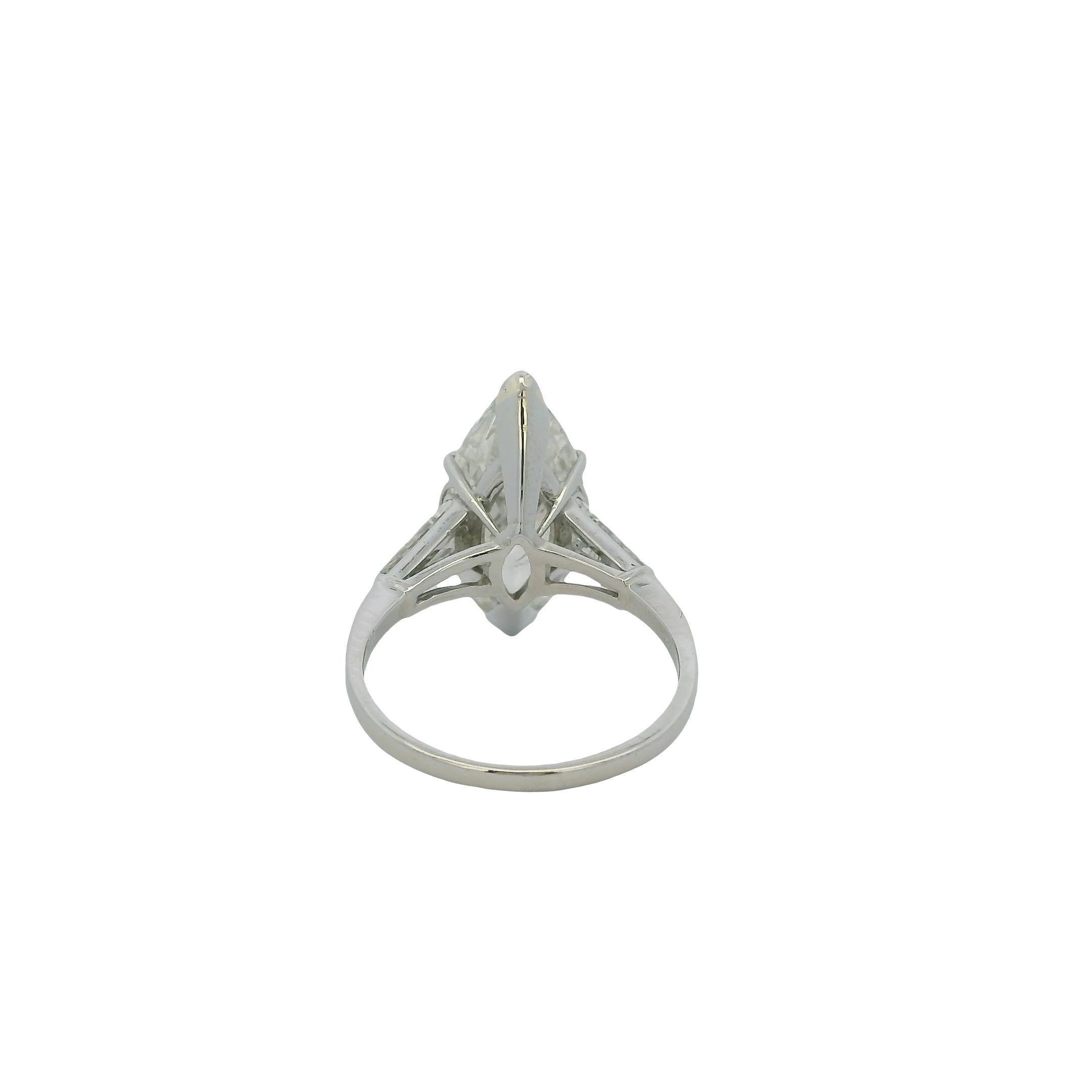 Bague de fiançailles en platine avec diamant naturel taillé en marquise de 4,03ct en vente 1