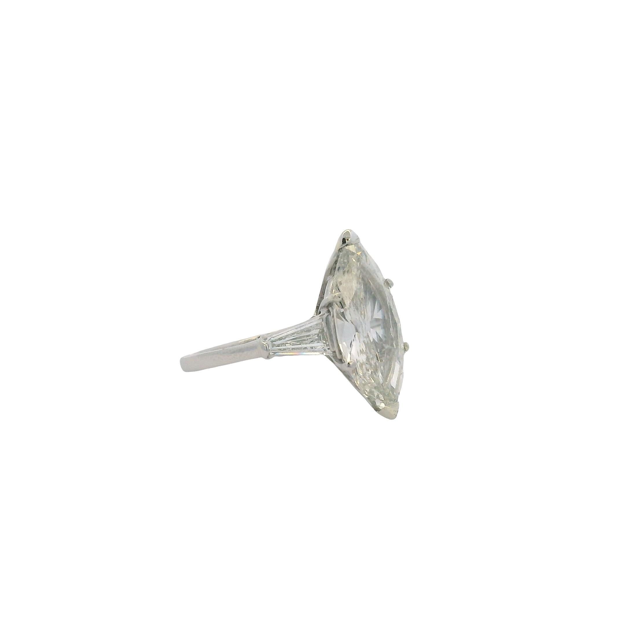 Bague de fiançailles en platine avec diamant naturel taillé en marquise de 4,03ct en vente 3