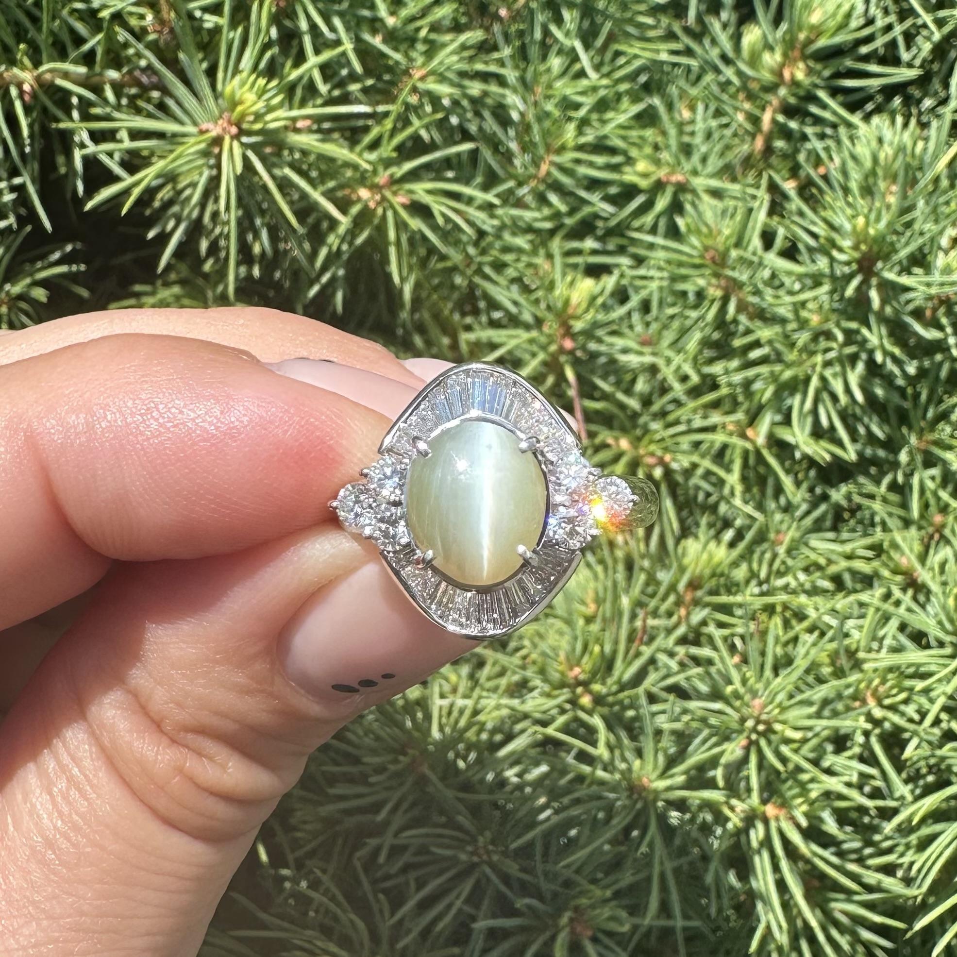 Anello da cocktail in platino con occhio di gatto ovale, baguette e diamanti rotondi a raggiera da 4,05 ct. in vendita 5