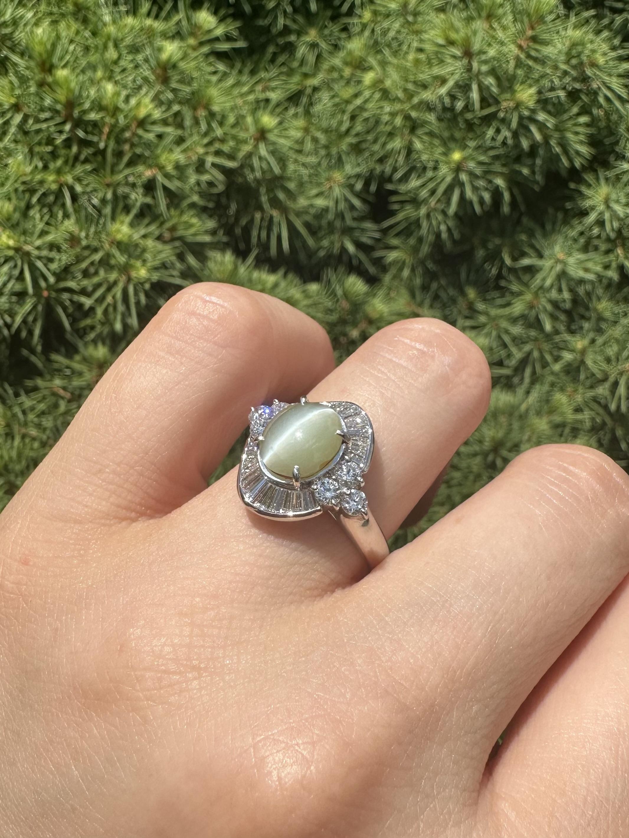 Anello da cocktail in platino con occhio di gatto ovale, baguette e diamanti rotondi a raggiera da 4,05 ct. in vendita 6