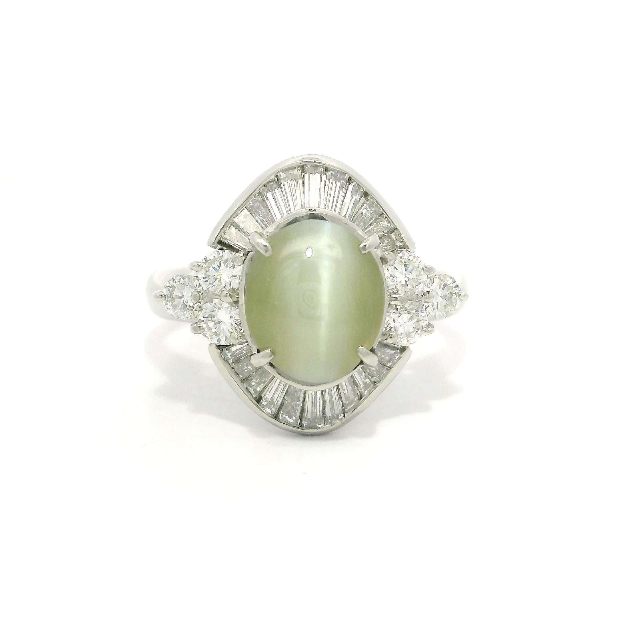 Anello da cocktail in platino con occhio di gatto ovale, baguette e diamanti rotondi a raggiera da 4,05 ct. in vendita 7