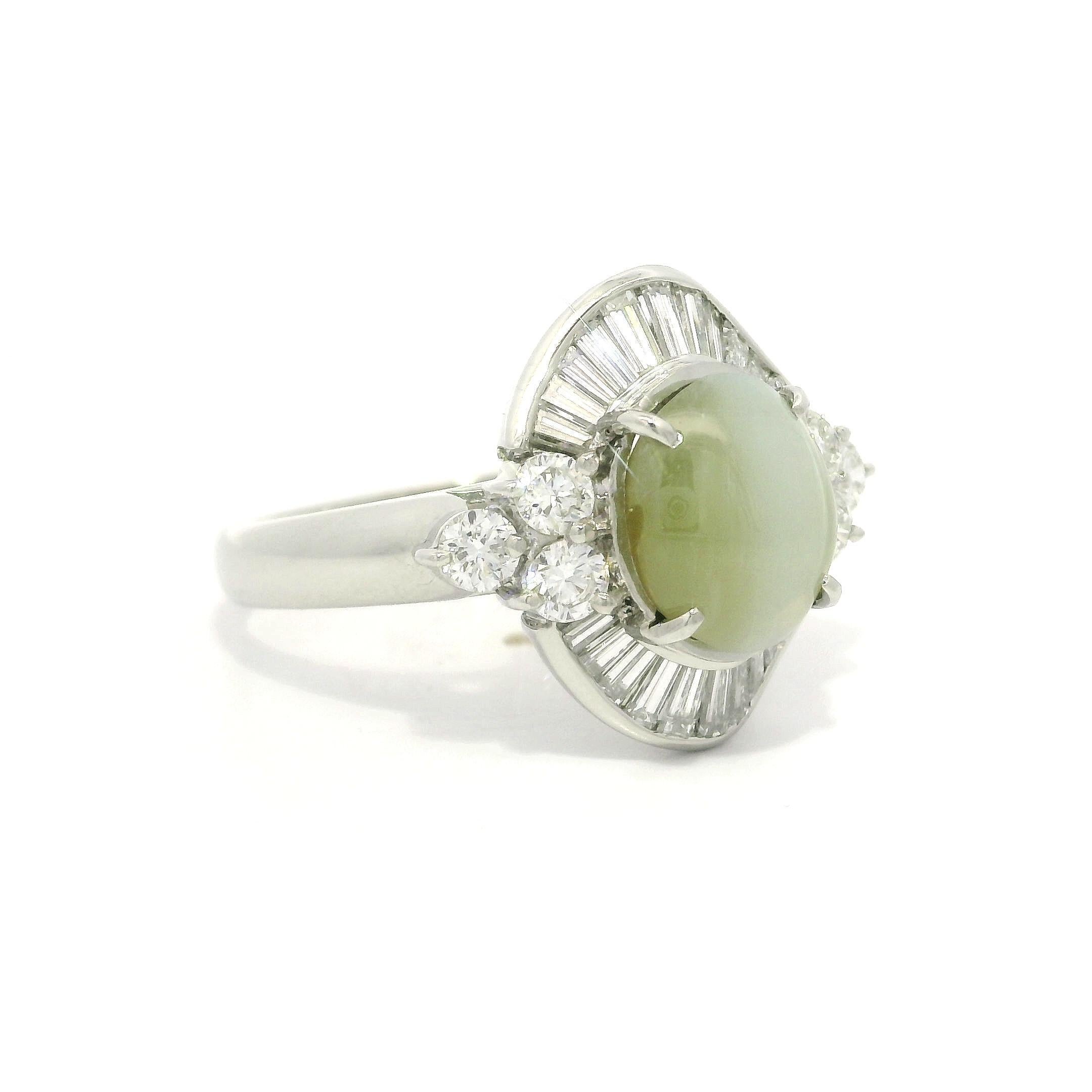 Anello da cocktail in platino con occhio di gatto ovale, baguette e diamanti rotondi a raggiera da 4,05 ct. in vendita 8