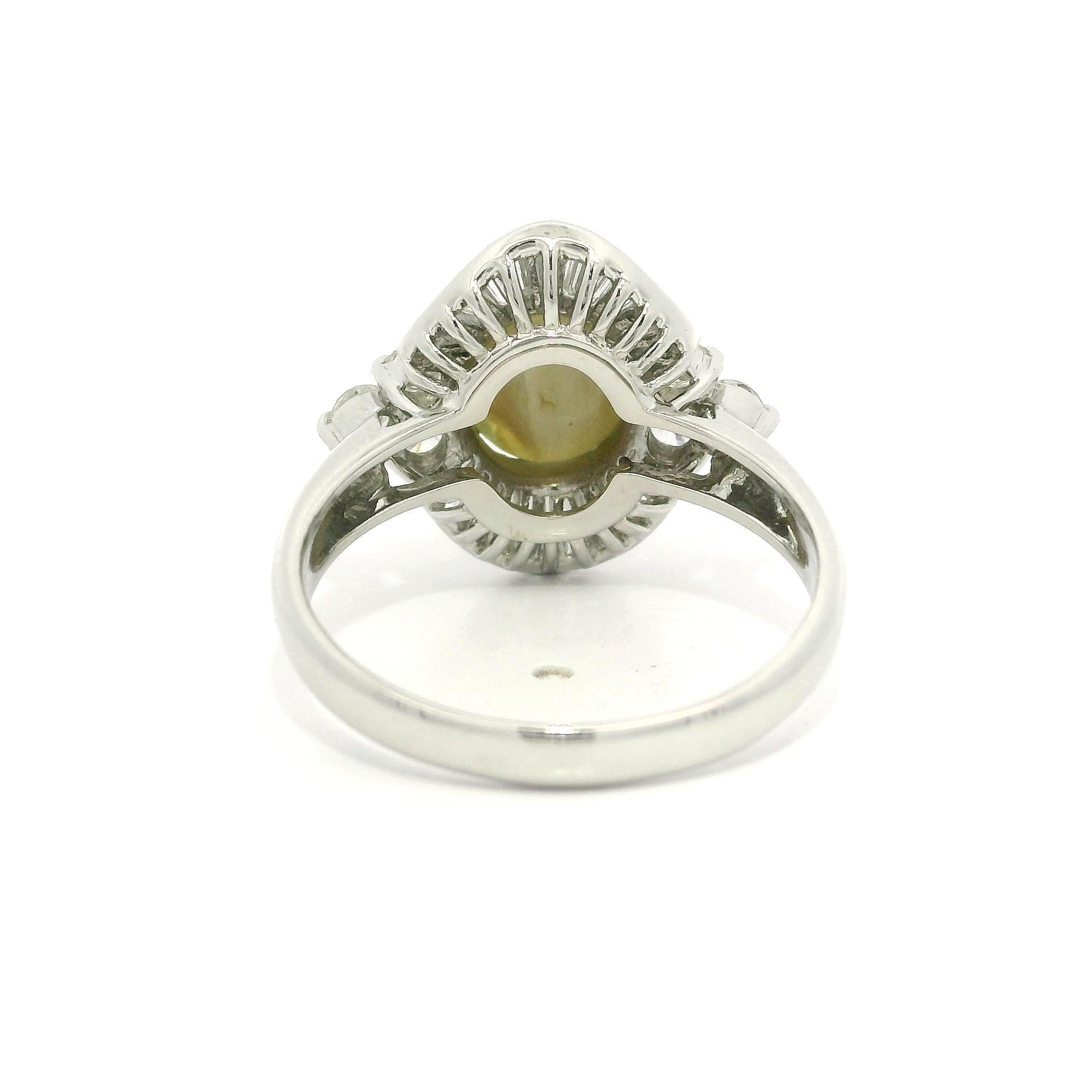 Anello da cocktail in platino con occhio di gatto ovale, baguette e diamanti rotondi a raggiera da 4,05 ct. in vendita 2