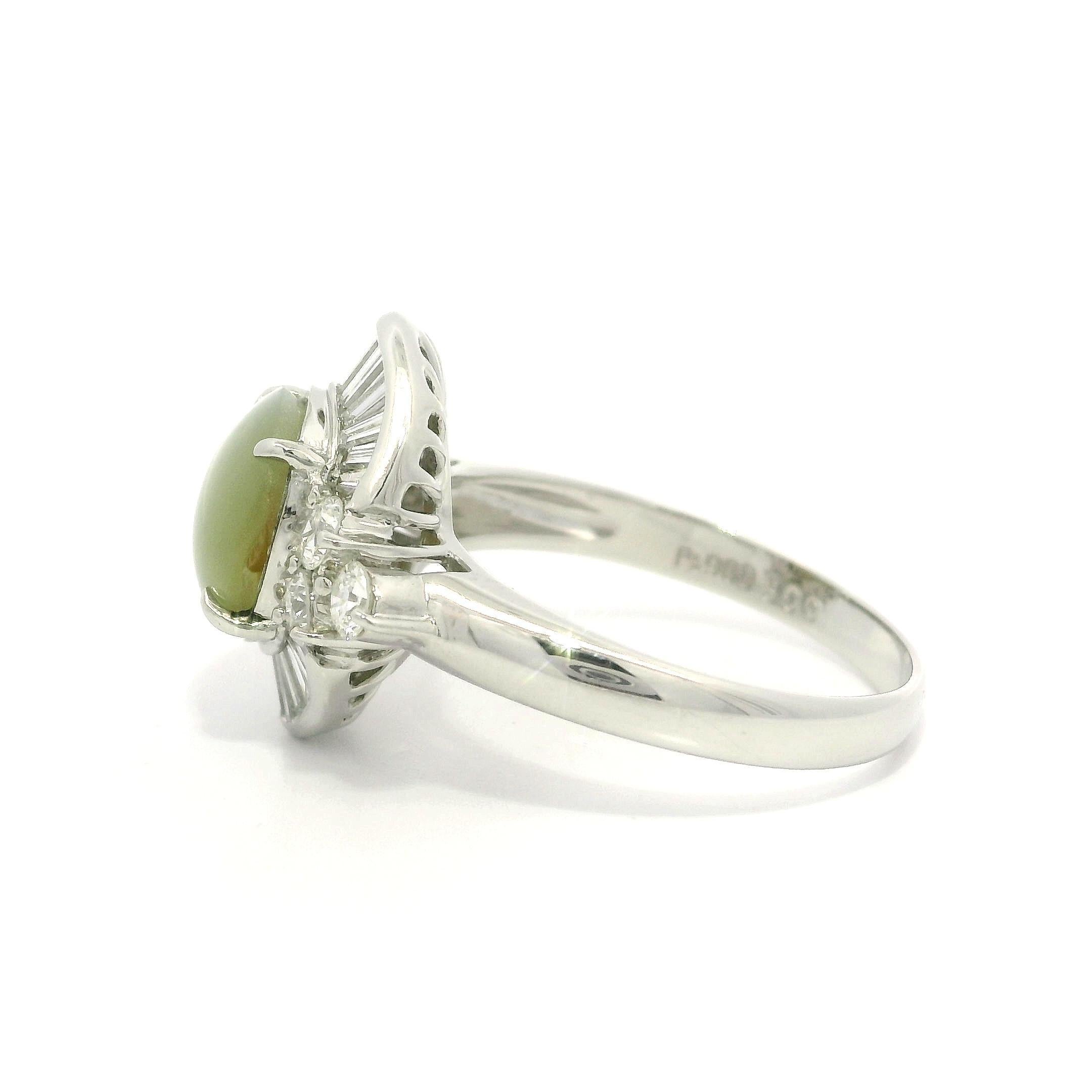 Anello da cocktail in platino con occhio di gatto ovale, baguette e diamanti rotondi a raggiera da 4,05 ct. in vendita 3