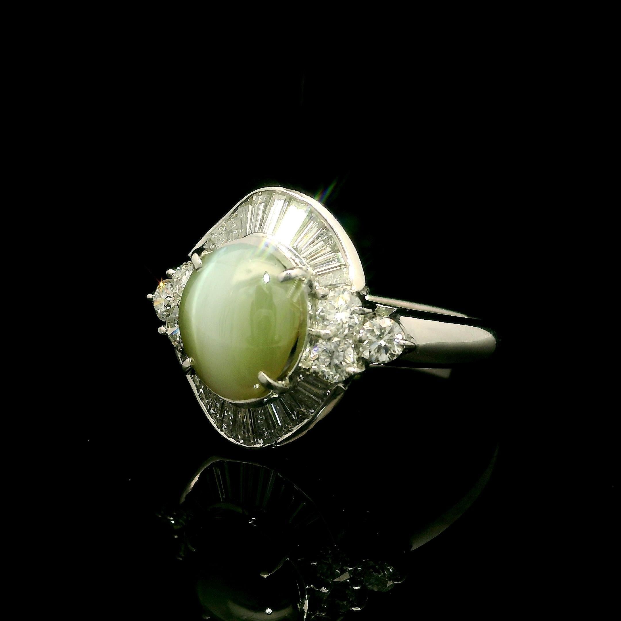 Anello da cocktail in platino con occhio di gatto ovale, baguette e diamanti rotondi a raggiera da 4,05 ct. in vendita 4