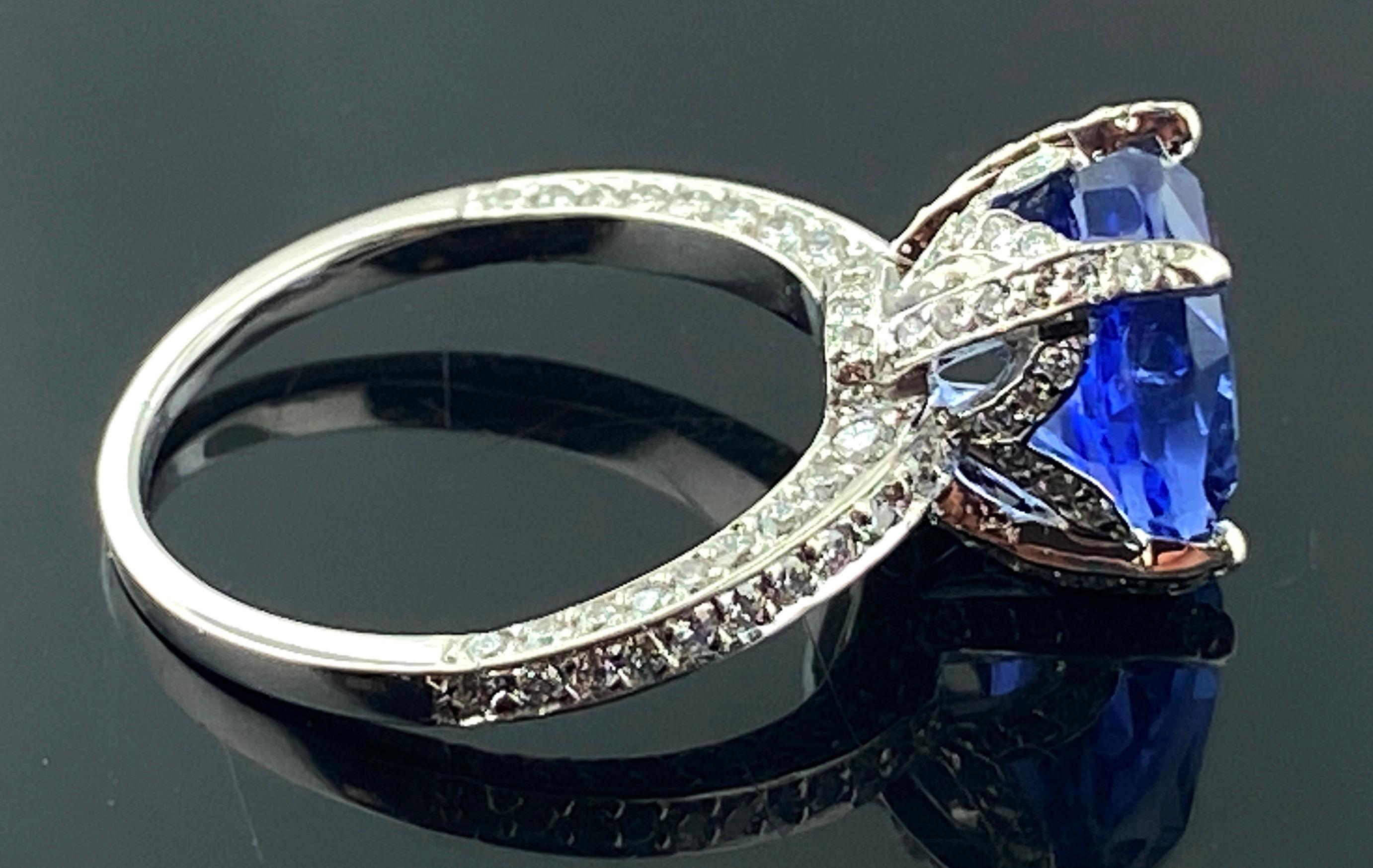 Women's or Men's Platinum 4.06 Carat Blue Sapphire and Diamond Ring For Sale