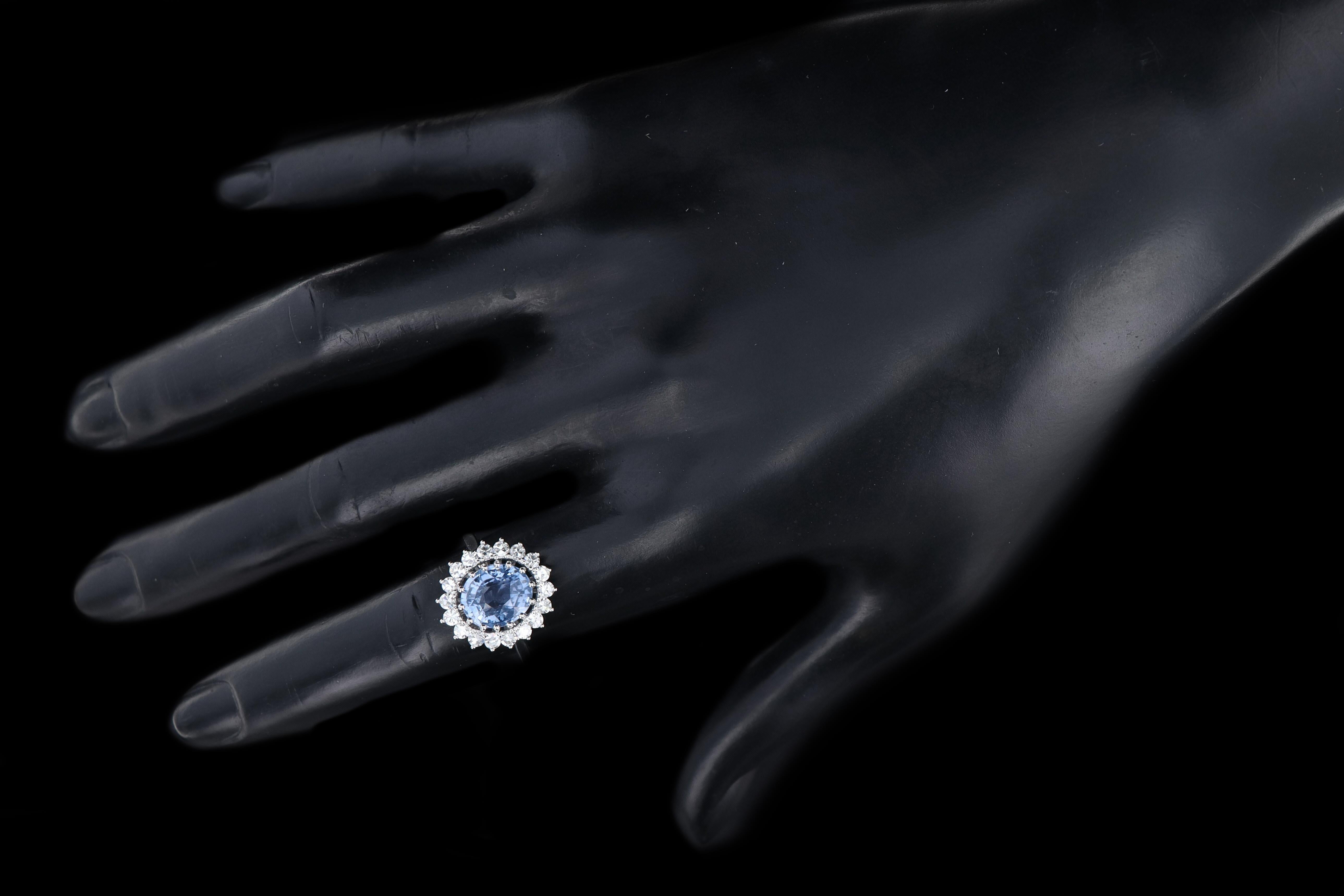 Platin 4,07 Karat unbehandelter natürlicher Ceylon Saphir und Diamant Halo Ring Damen im Angebot