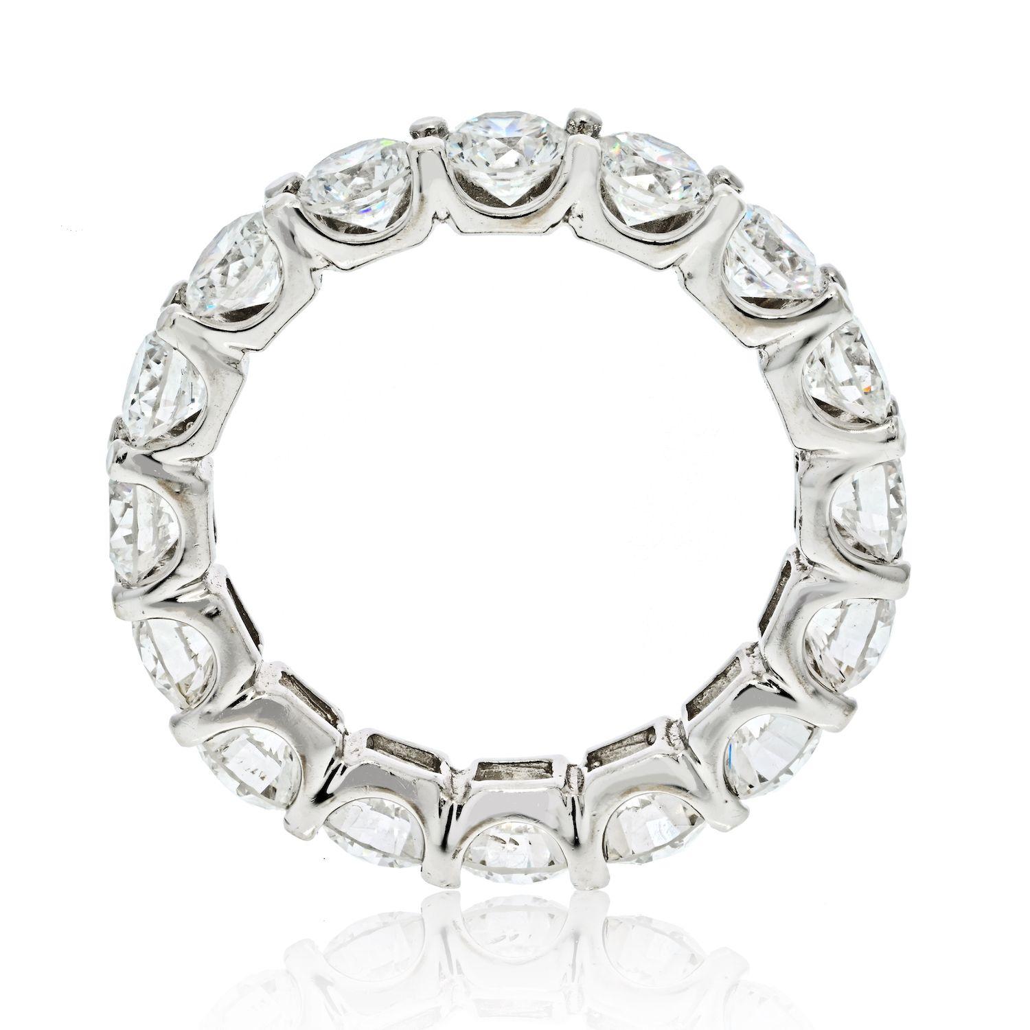 Platinum 4.11cttw Round Cut Diamond Eternity Eternity Band In Excellent Condition For Sale In New York, NY