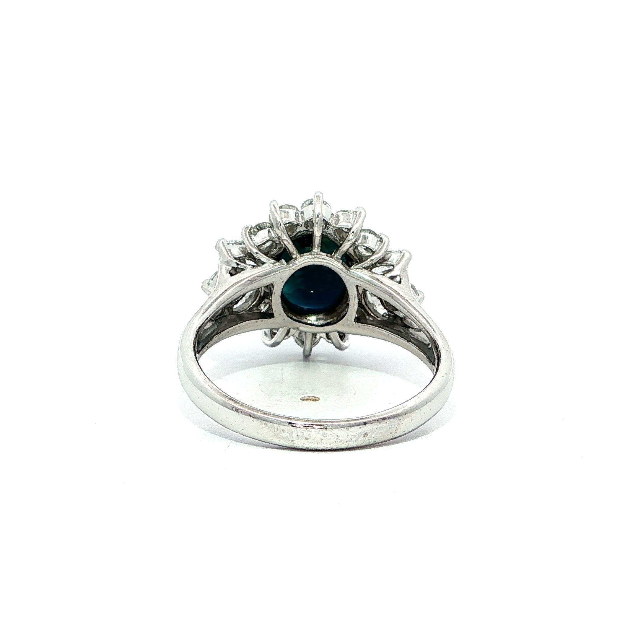 Anello a grappolo in platino con zaffiro blu scuro da 4,21 carati, diamante rotondo e marquise in vendita 6