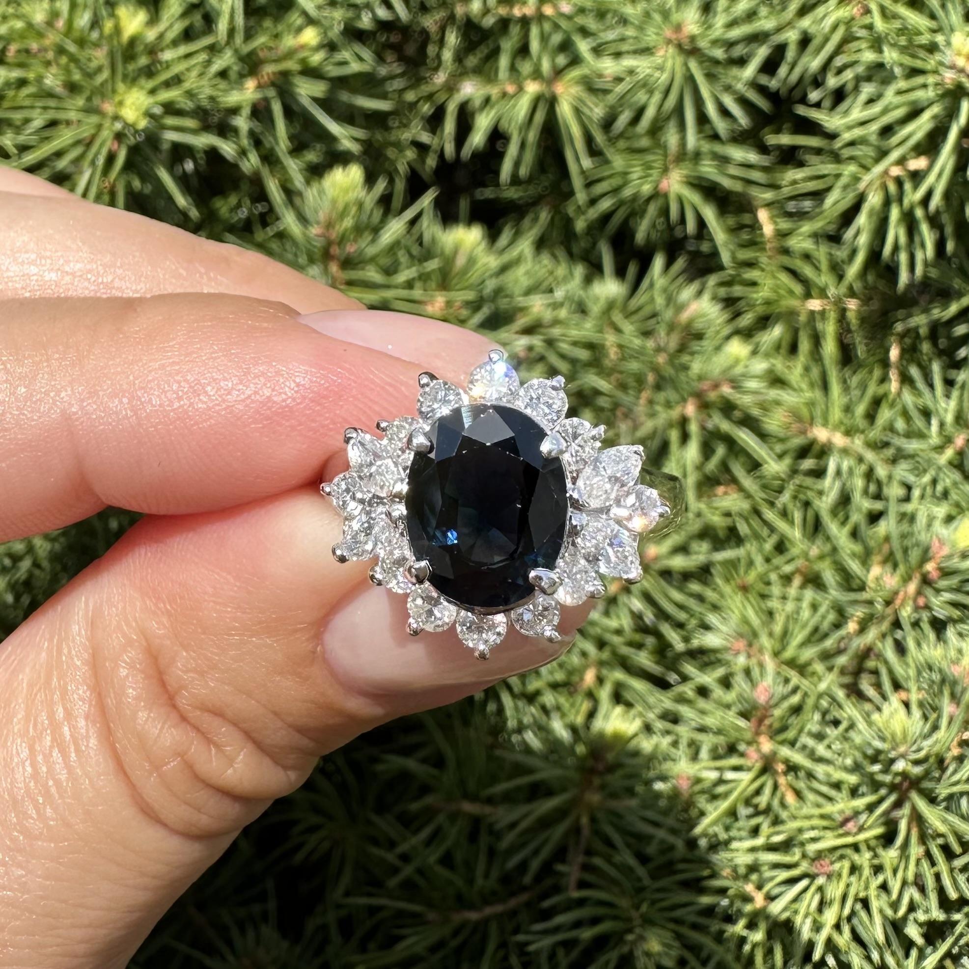 --Pietre: --
(1) Zaffiro naturale autentico - taglio ovale Brilliante - incastonato - colore blu intenso e ricco - 10x8mm - 3.0ct (esatto)
(16) Diamanti naturali autentici - taglio Brilliante e Marquise - incastonati - bei diamanti Whiting - 1,21ctw