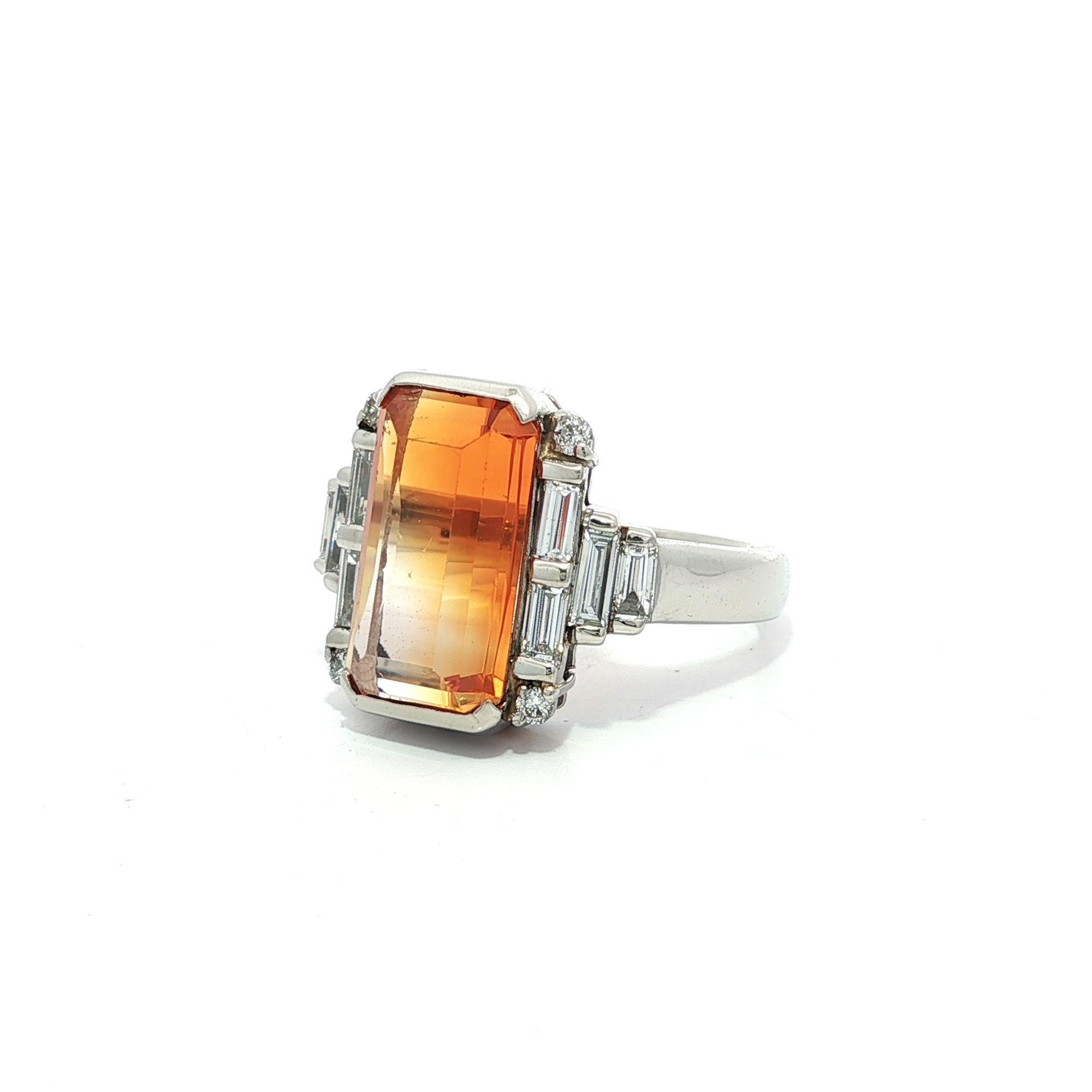 Platin 4,2ctw Facettiert Smaragd Schliff Bi-Color Orange Feuer Opal Schritt Diamant Ring im Zustand „Gut“ im Angebot in Montclair, NJ