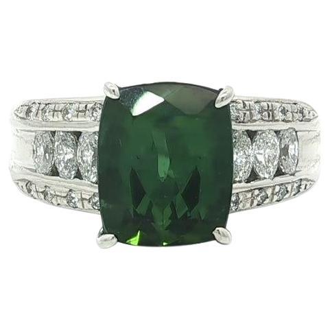 Anello in platino con tormalina taglio cuscino e diamante rotondo marquise da 4,36 carati
