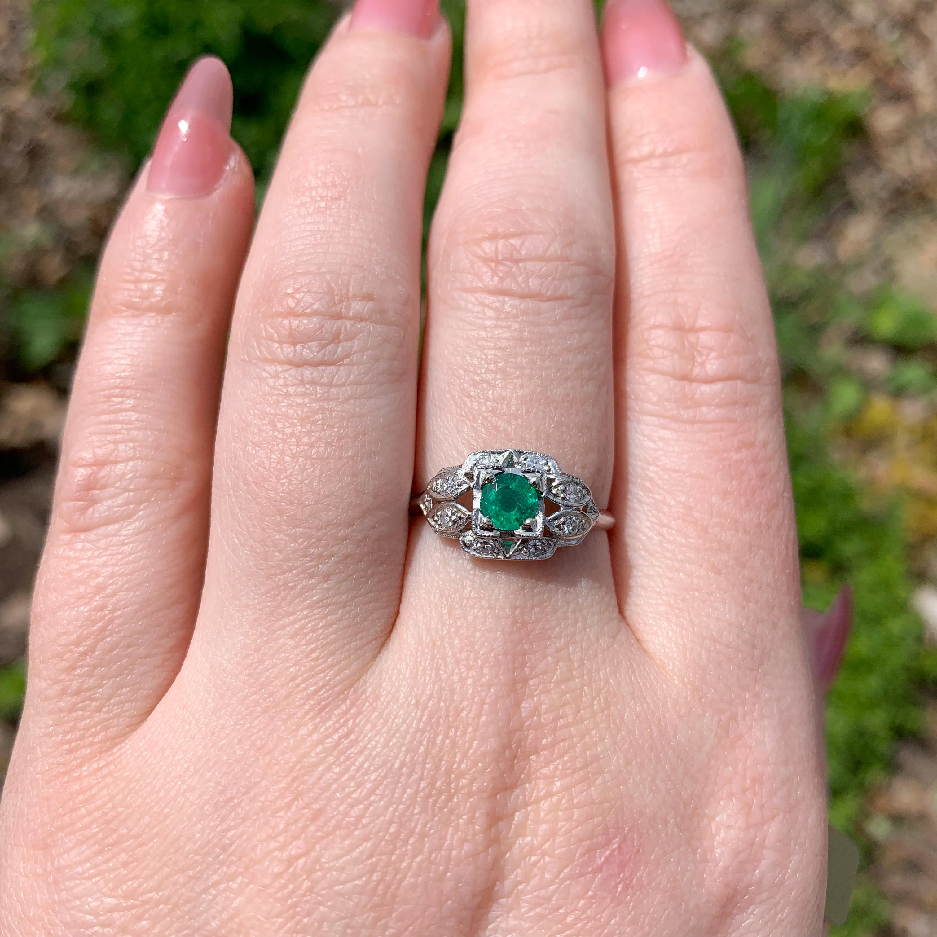 Platinum .44ct Emerald & Diamond Ring size 8.25 en venta 1