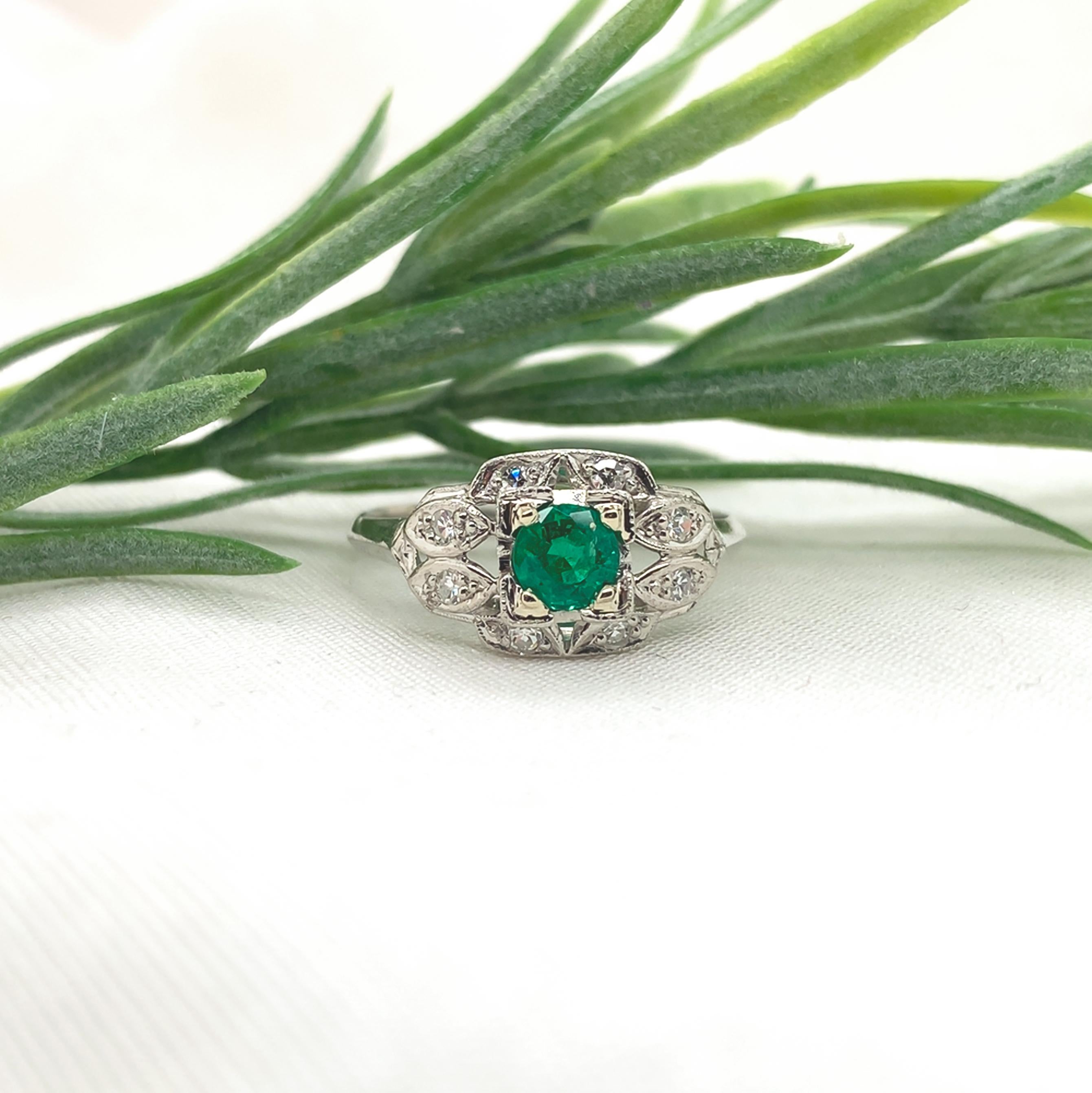Platinum .44ct Emerald & Diamond Ring size 8.25 en venta 2