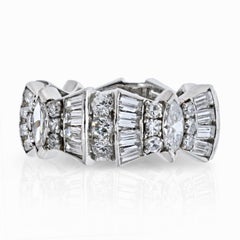 Anneau d'éternité en platine avec diamants taille ronde et baguette de 4,50 carats