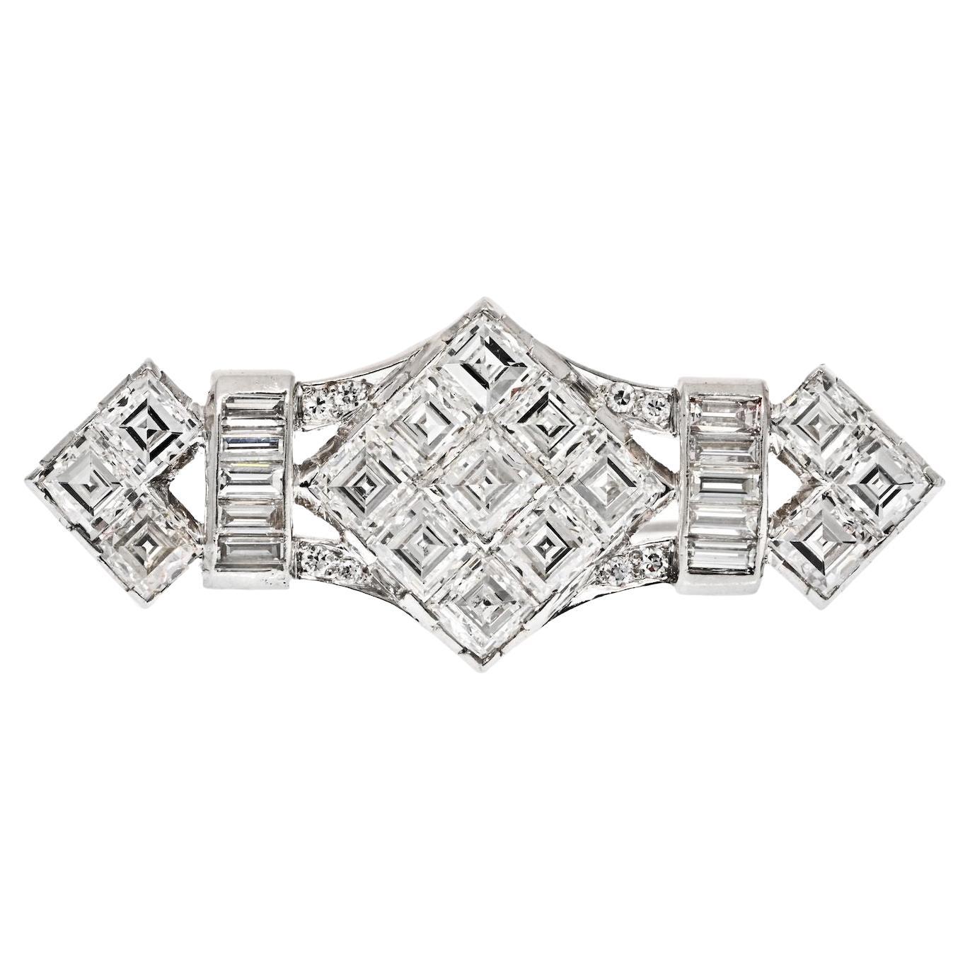 Broche en platine avec diamants taille baguette et ronde sculptés de 4,50 carats