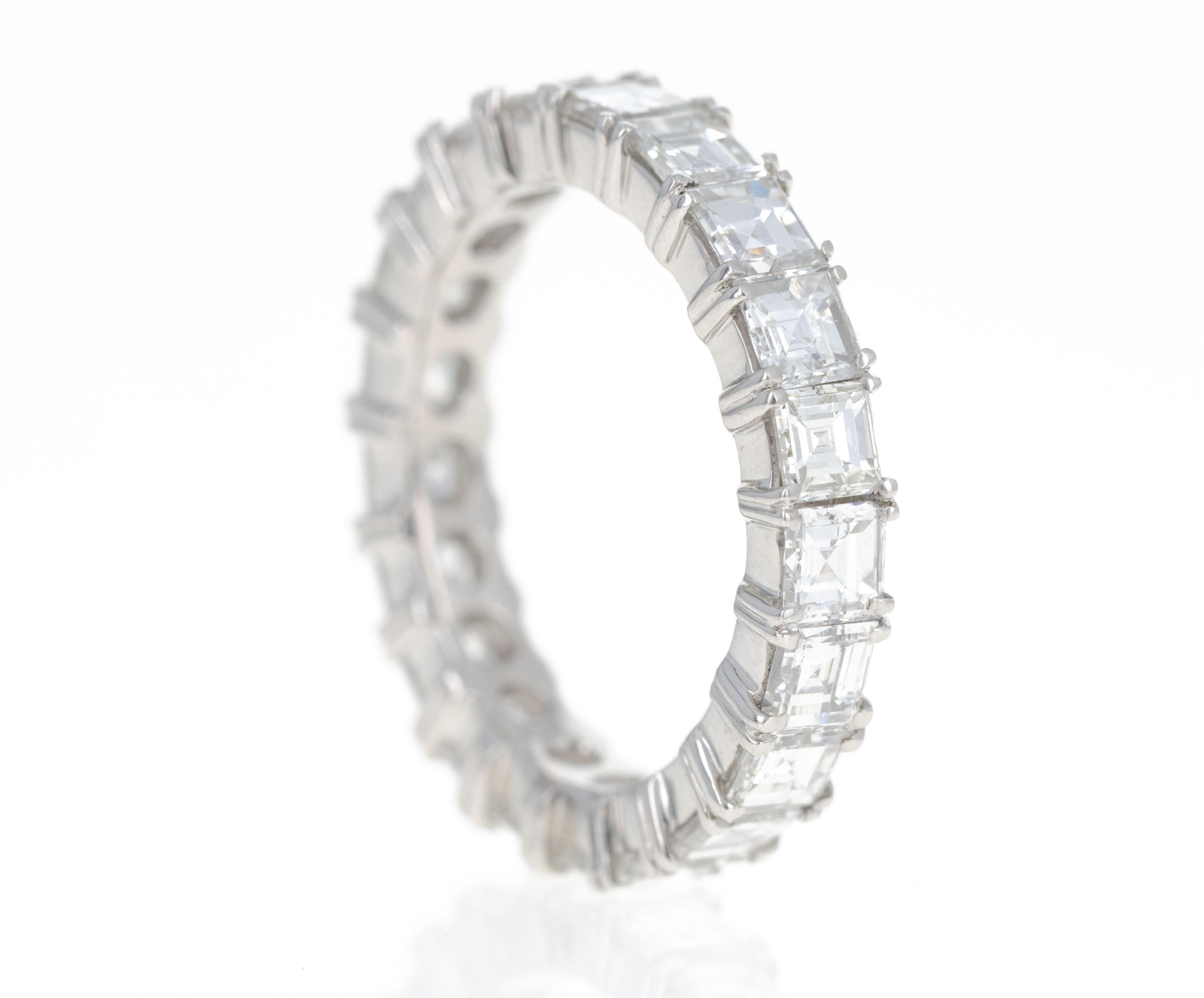Fascia per l'eternità in platino con diamante taglio Asscher da 4,51 carati In condizioni Nuovo in vendita a Cape May, NJ