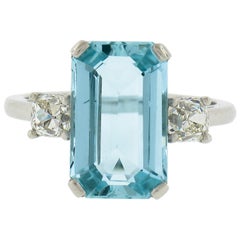 Anello da cocktail in platino con acquamarina taglio Step allungato e diamanti taglio vecchio da 4,55 ct.