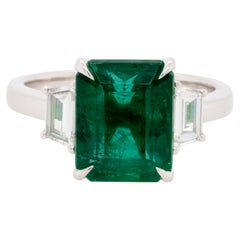 Anello in platino con smeraldo e diamante da 4,56 punti