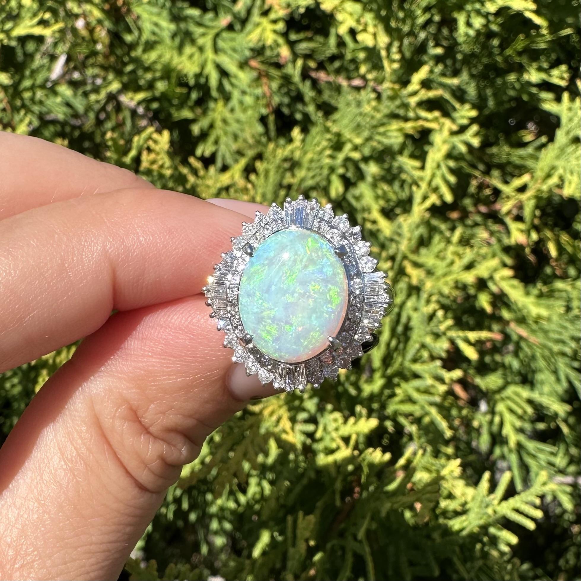 Platin 4,64ctw große ovale Cabochon bunte Opal w / Diamant Ballerina Ring im Zustand „Hervorragend“ im Angebot in Montclair, NJ