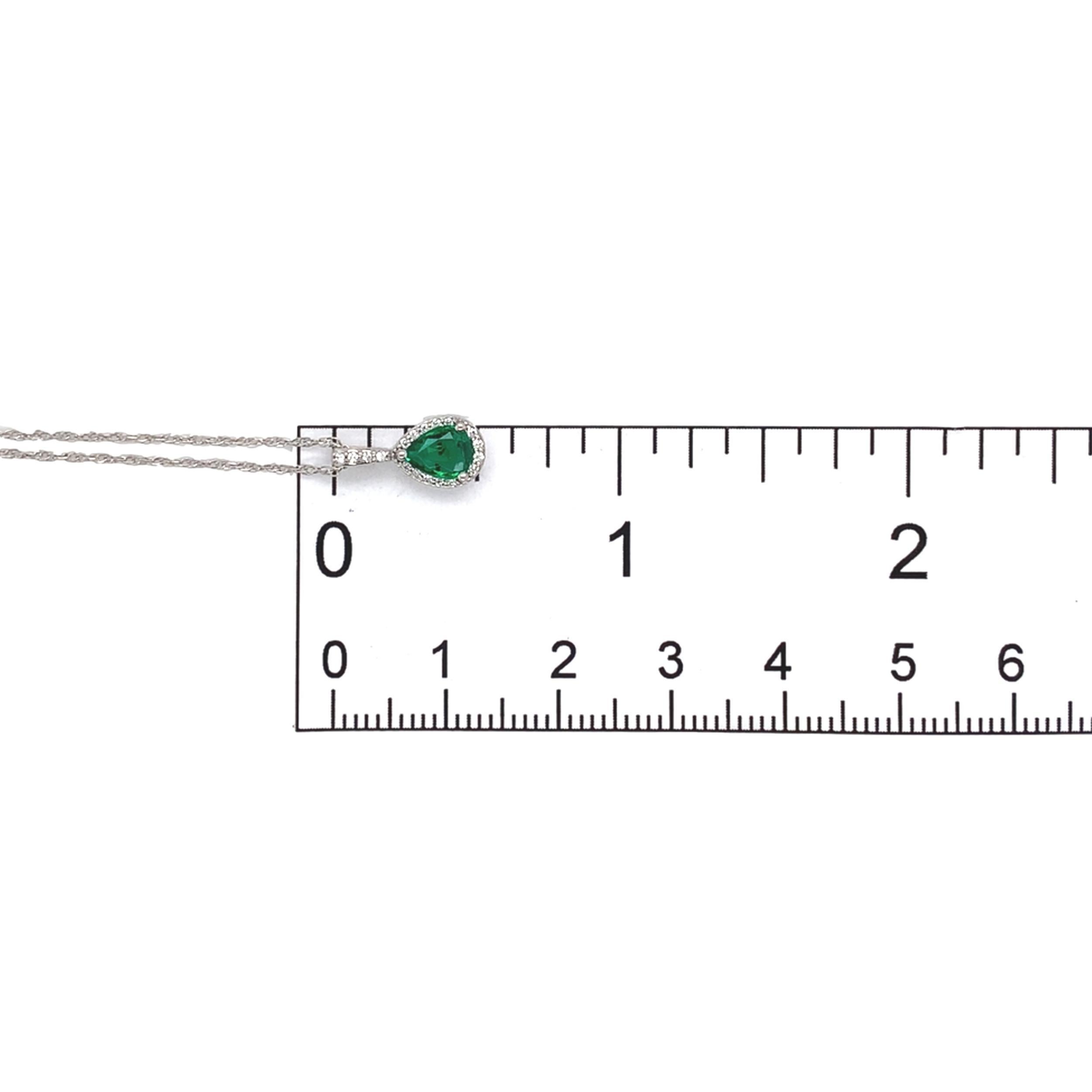 Pendentif en platine de 0,46ct en forme de poire avec émeraude et diamant et chaîne en platine de 18