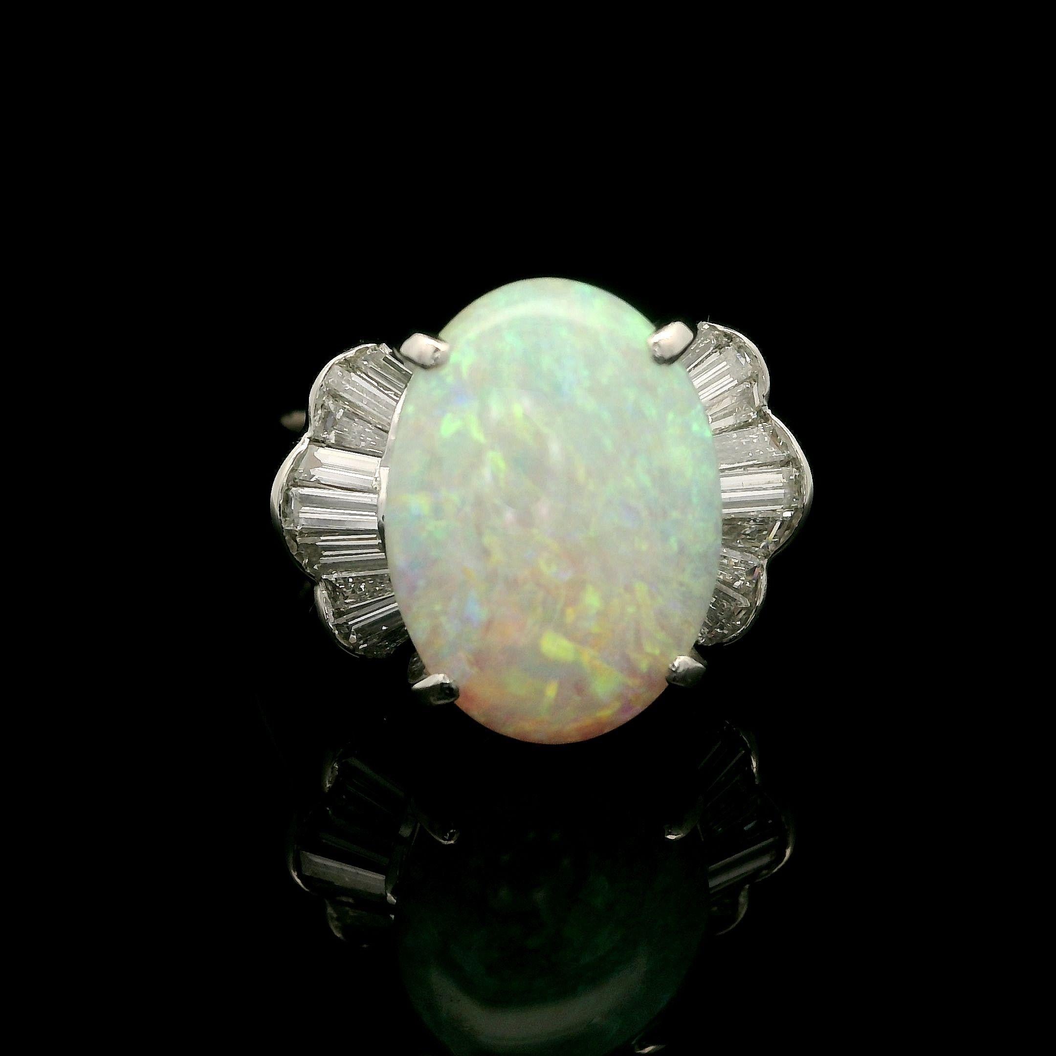 Taille cabochon Bague cocktail ondulée en platine avec opale australienne ovale de 4,6ctw et diamant baguette en vente